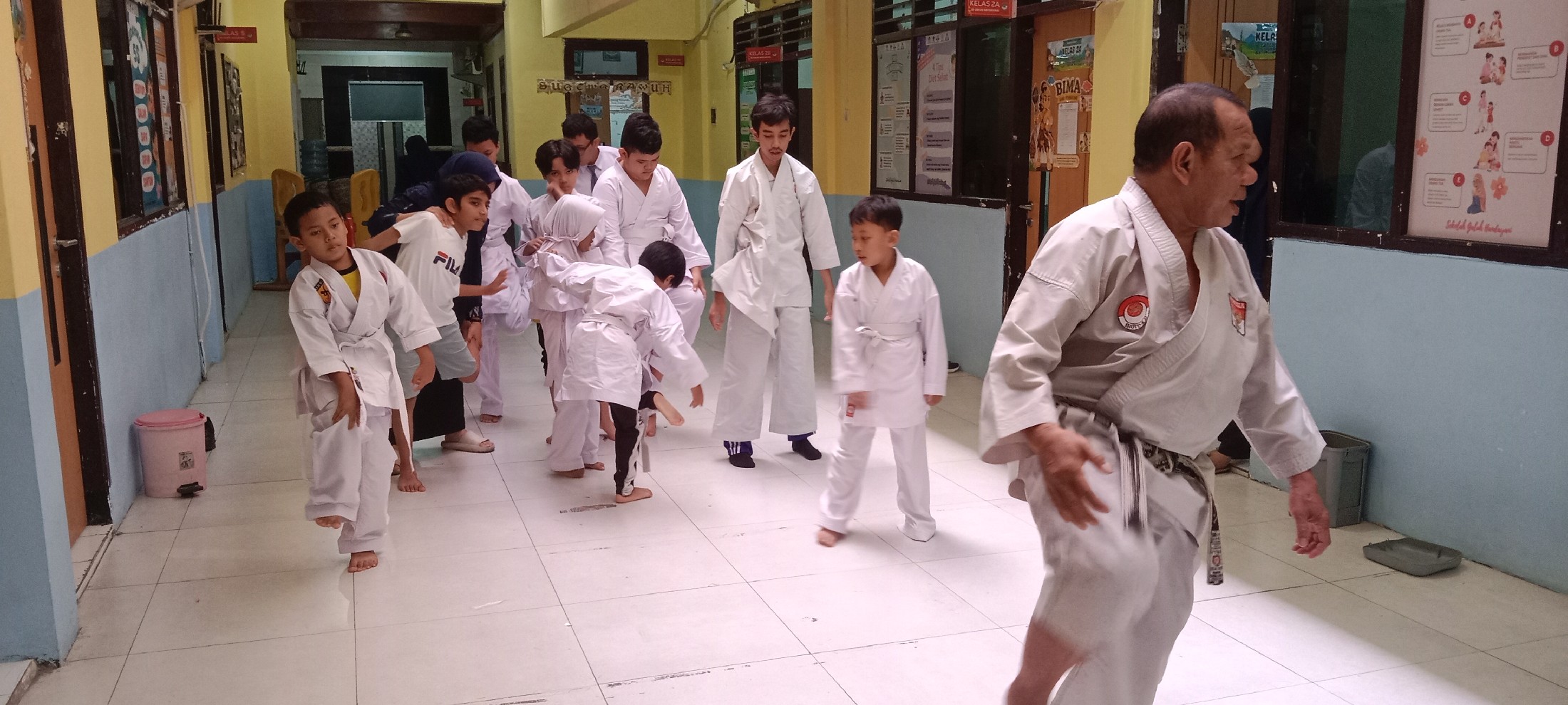 <p>Dokumentasi kegiatan ekskul karate</p>