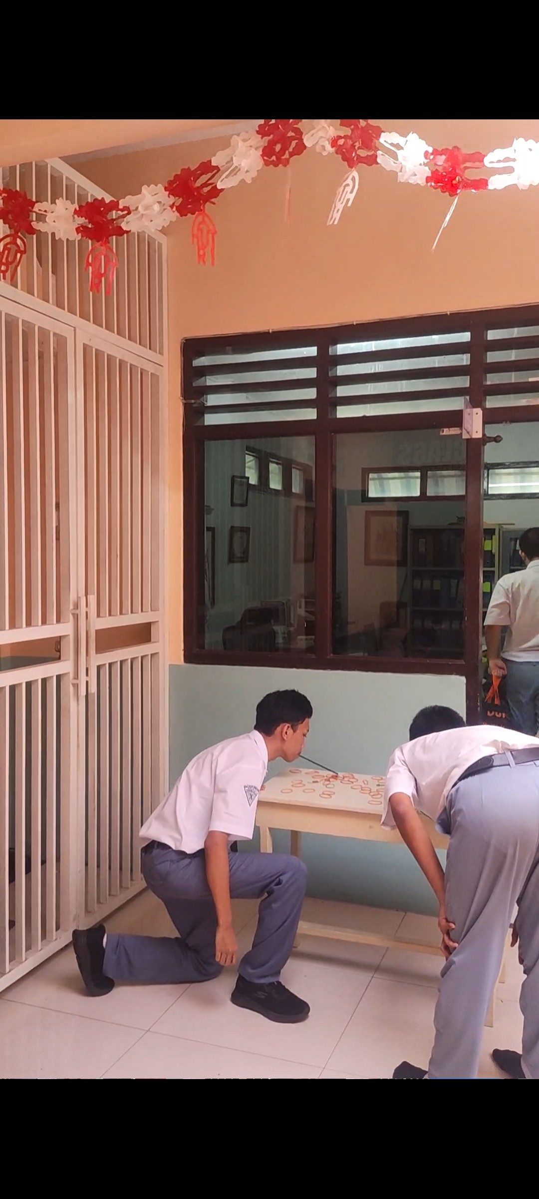<p>Mendampingi anak2 kegiatan lomba 17 agustus</p>