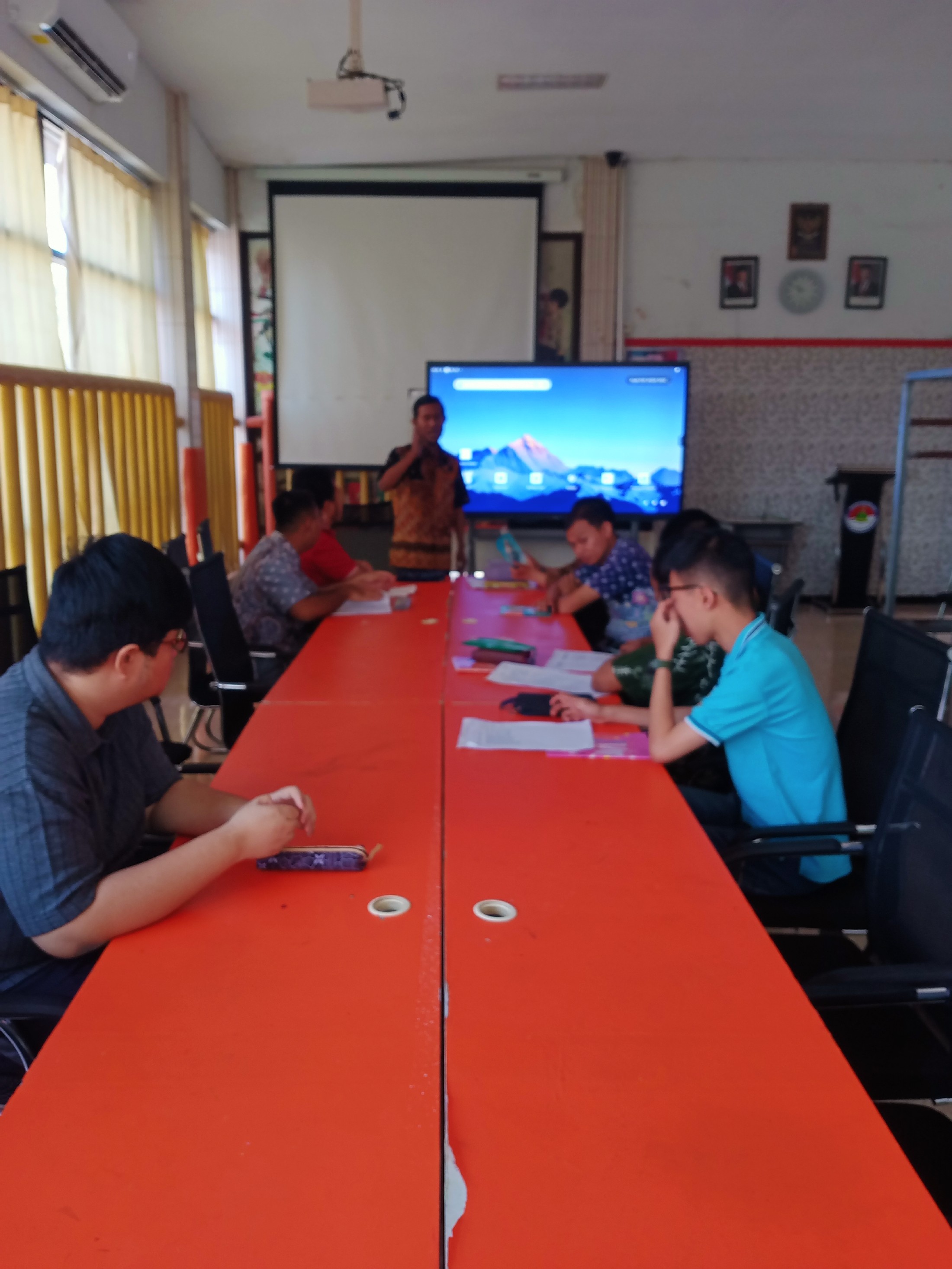 <p>Saya mendimpingi siswa - siswi untuk menonton f...