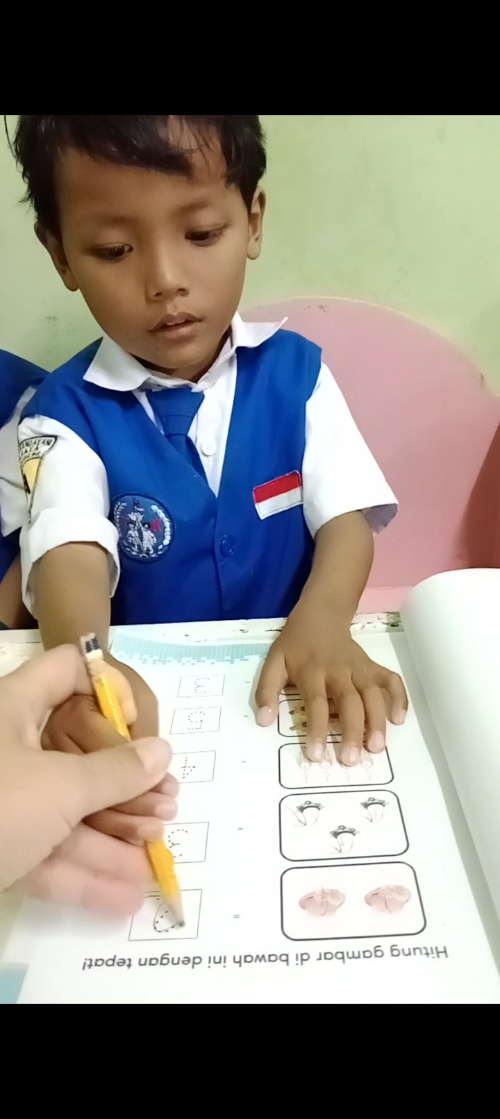 <p>Membantu guru kelas dlm kegiatan belajar menger...