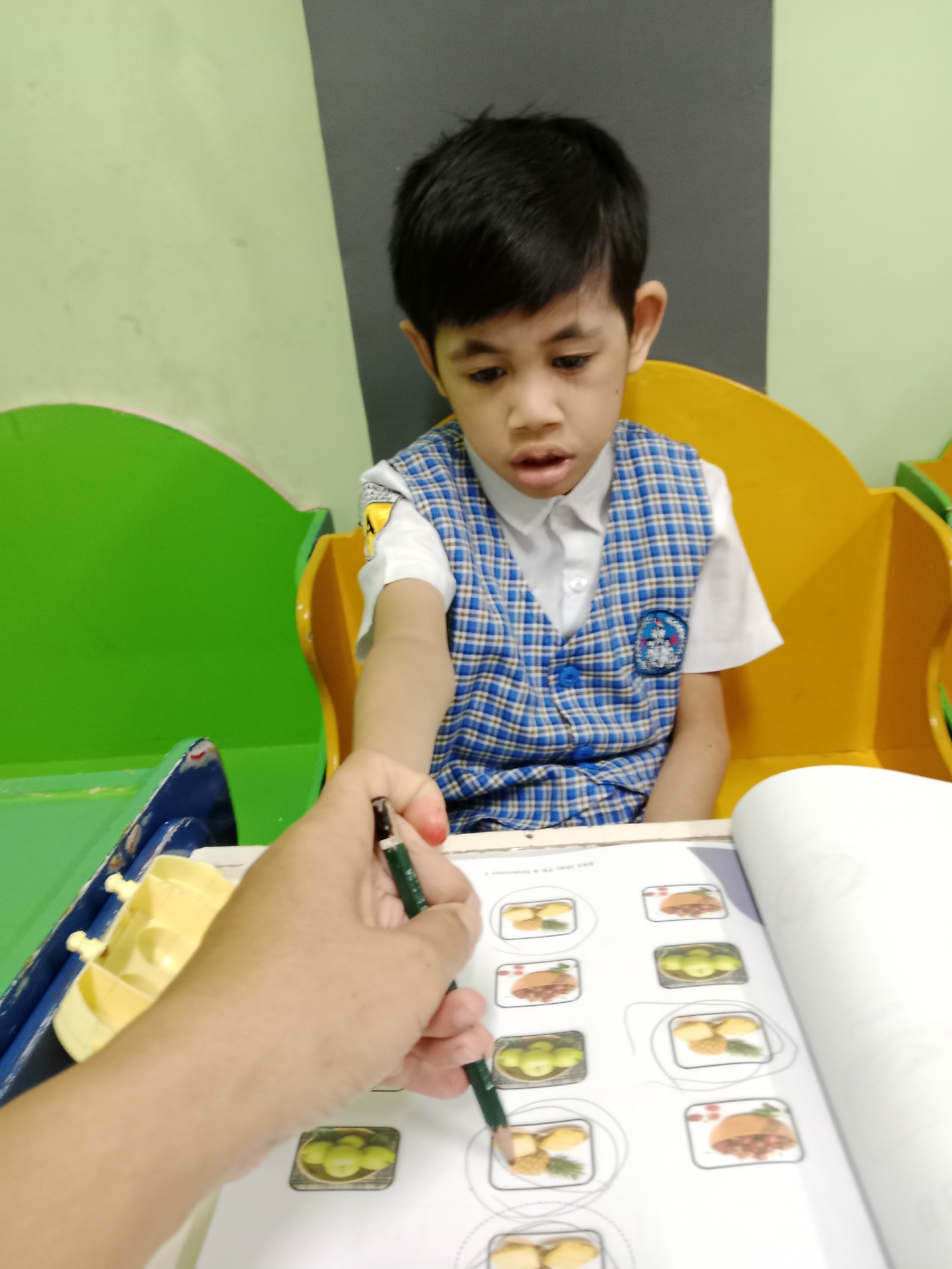 <p>Membantu pendampingan siswa siswi non Muslim un...