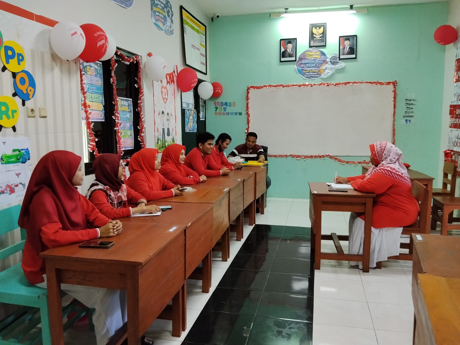 <p>Rapat lembaga SMP</p>