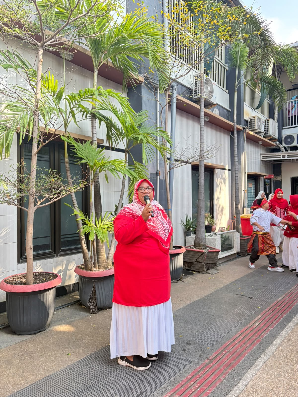 <p>Jalan Sehat Semarak Kemerdekaan HUT RI Ke-81 Th...