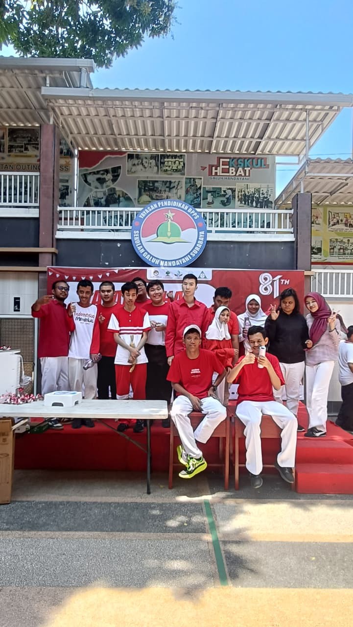 <p>Jalan sehat</p>