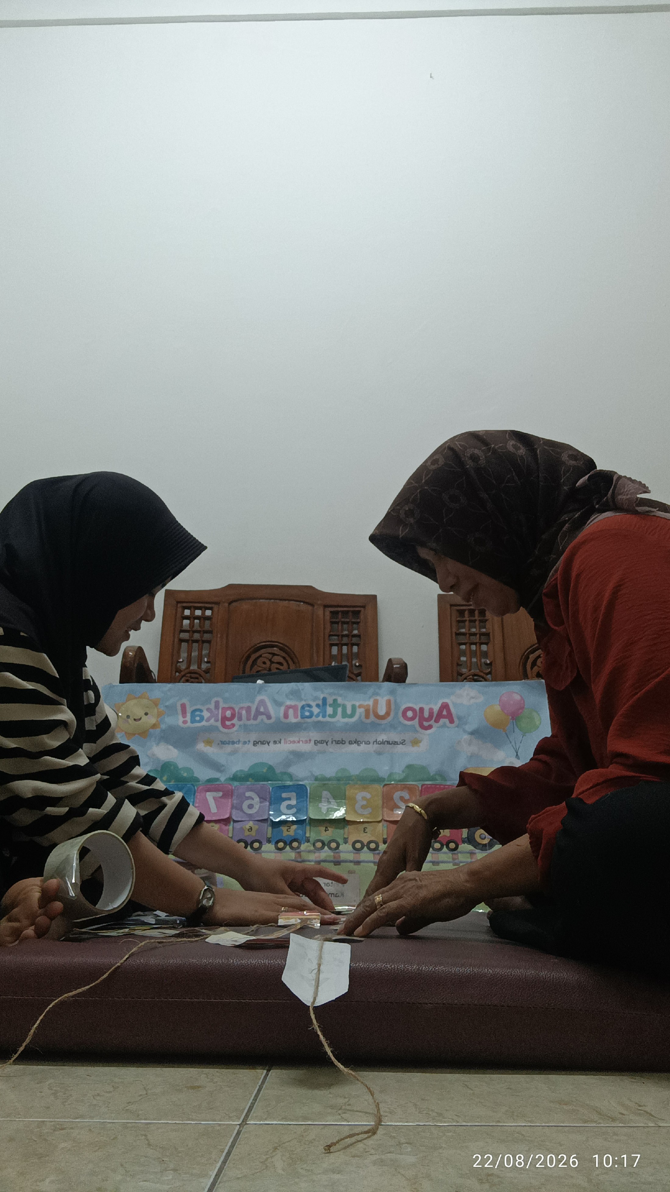 <p>Membuat media pembelajaran bahasa Indonesia dan...