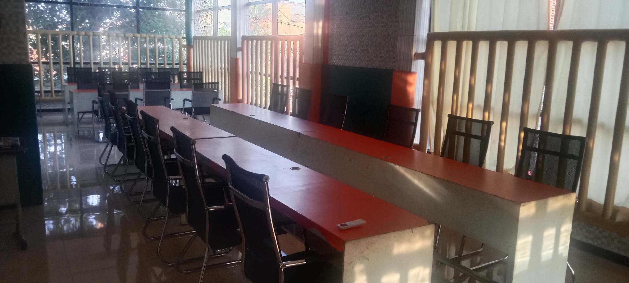 <ol>
<li>Monitoring kebersihan lingkungan sekolah&...