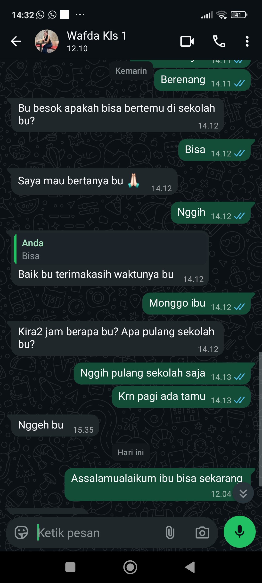 <p>Menjelaskan kepada orang tua renta ekskul dan t...