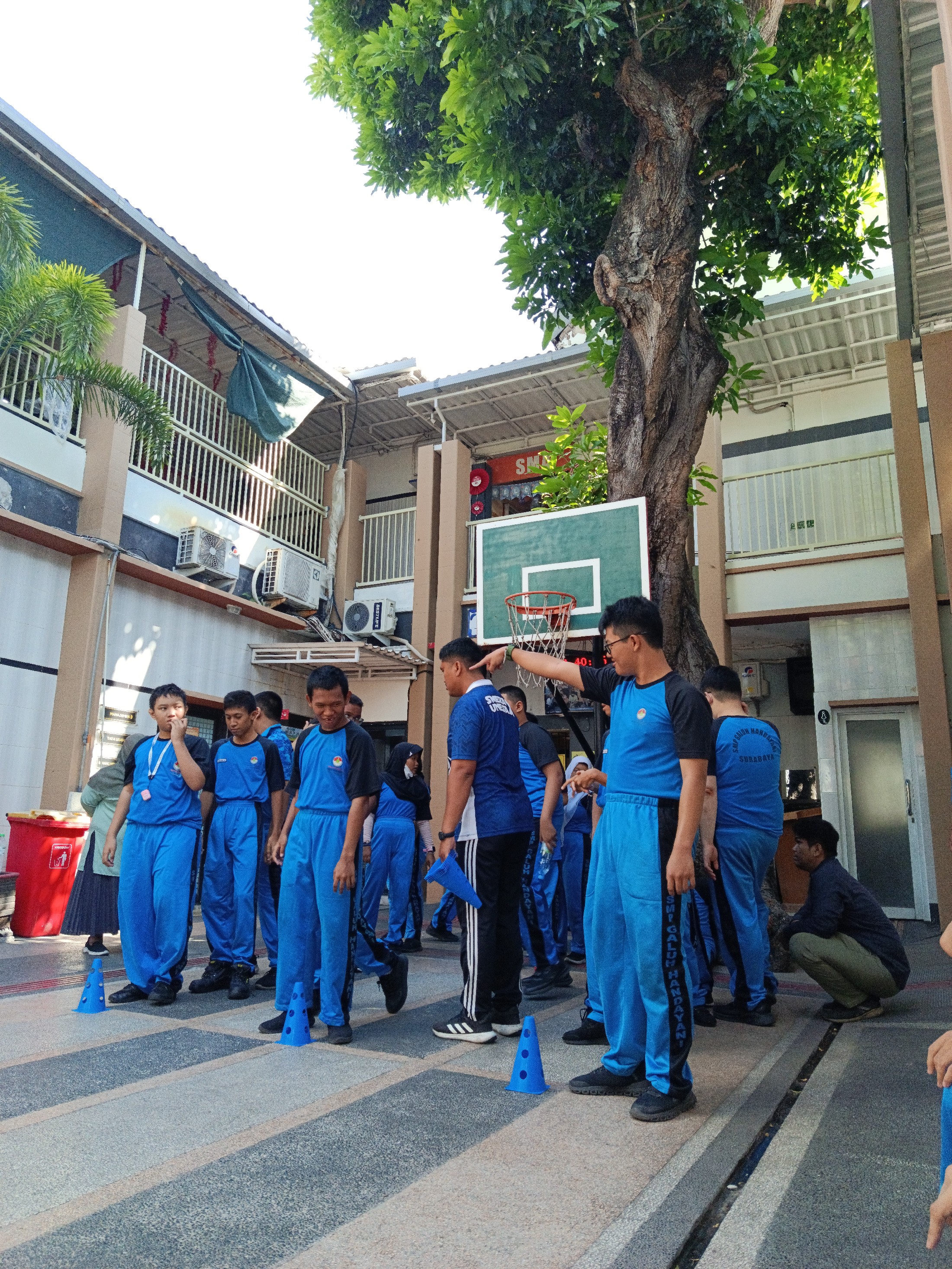 <ul>
<li>Kegiatan pembiasaan dan apel pagi</li>
<l...