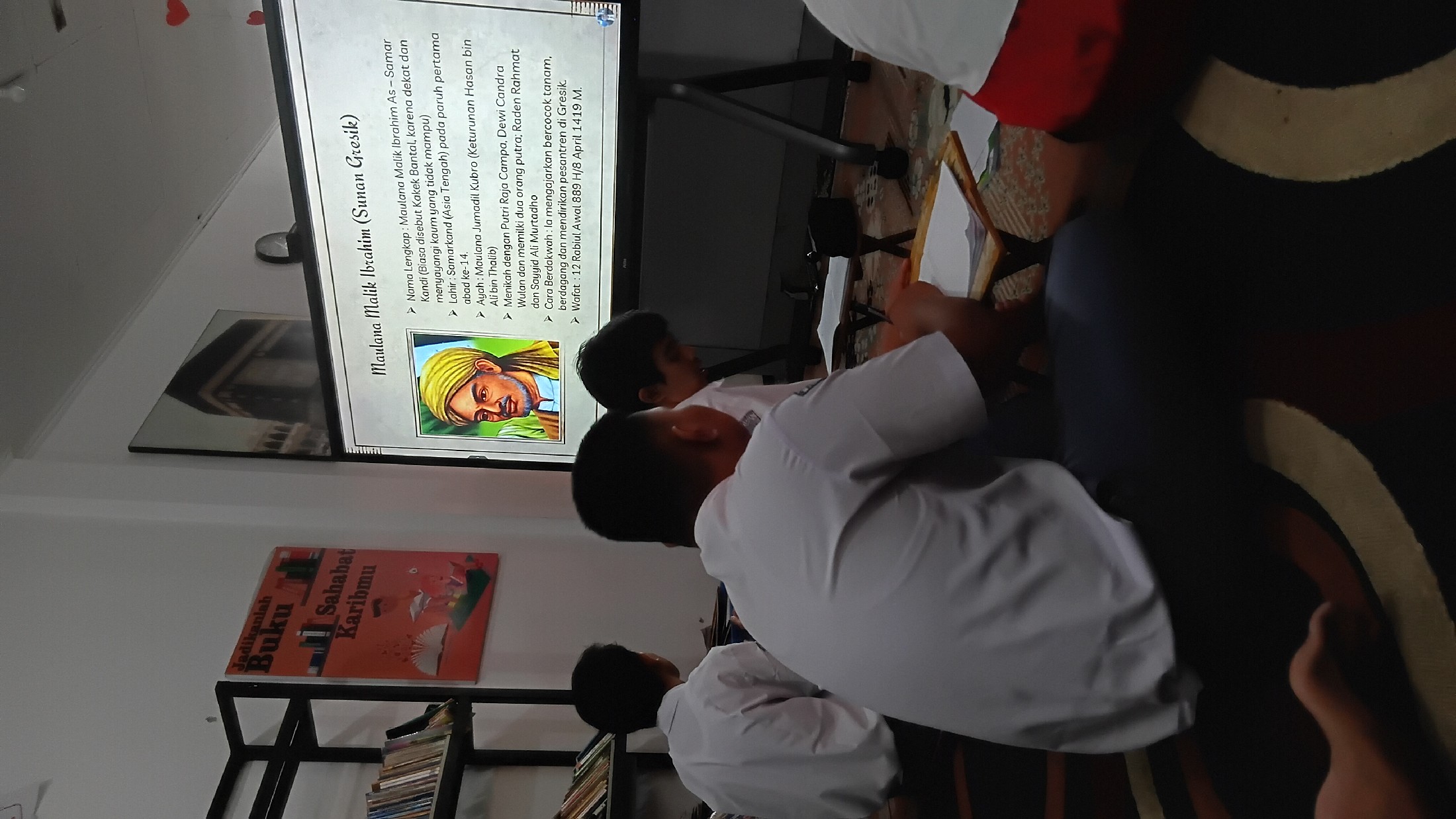 <p>Mendampingi siswa siswi kelas 12 dalam proses b...