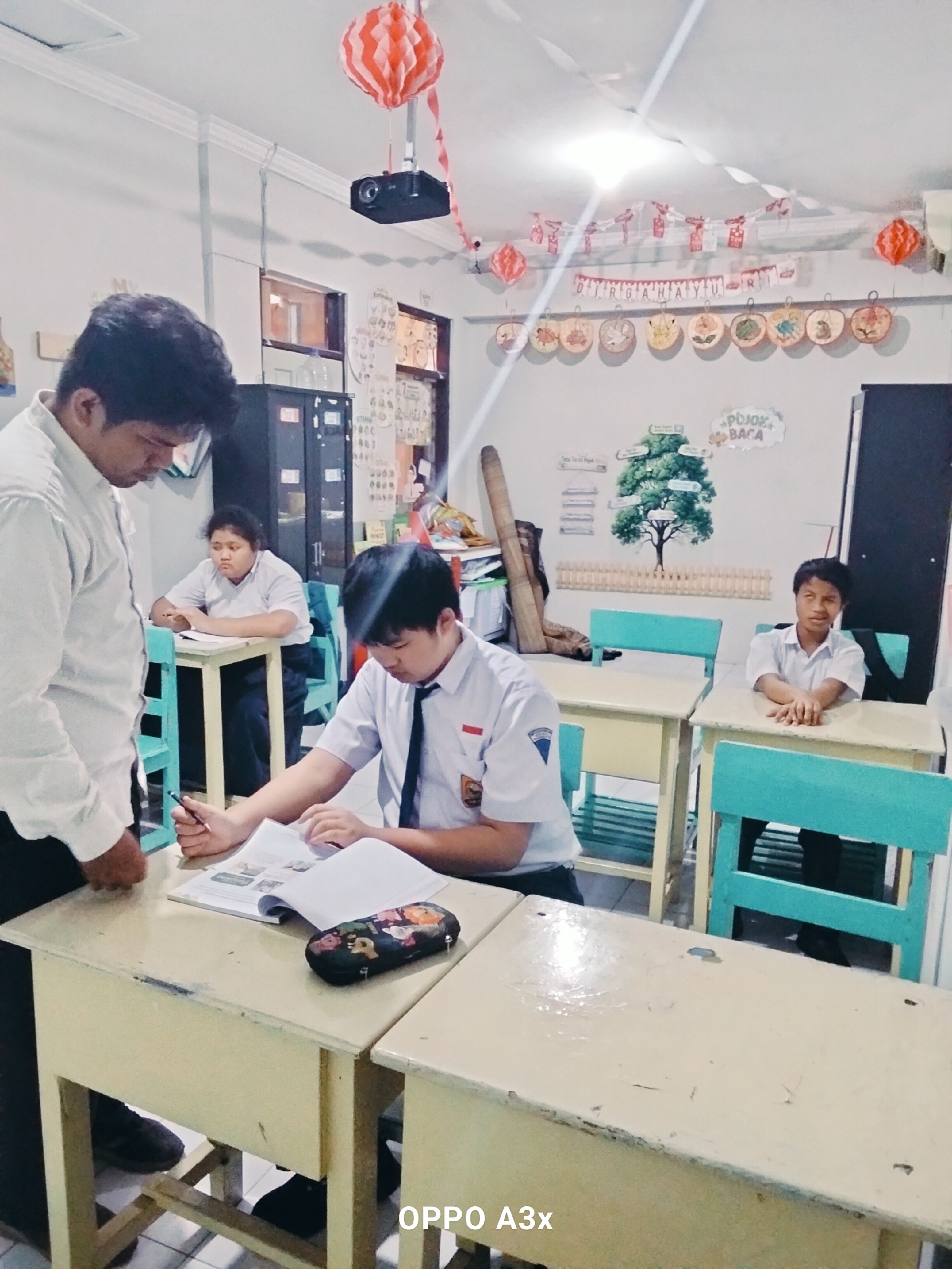 <p>Apel pagi,,, berdoa,,, mendampingi anak-anak sa...