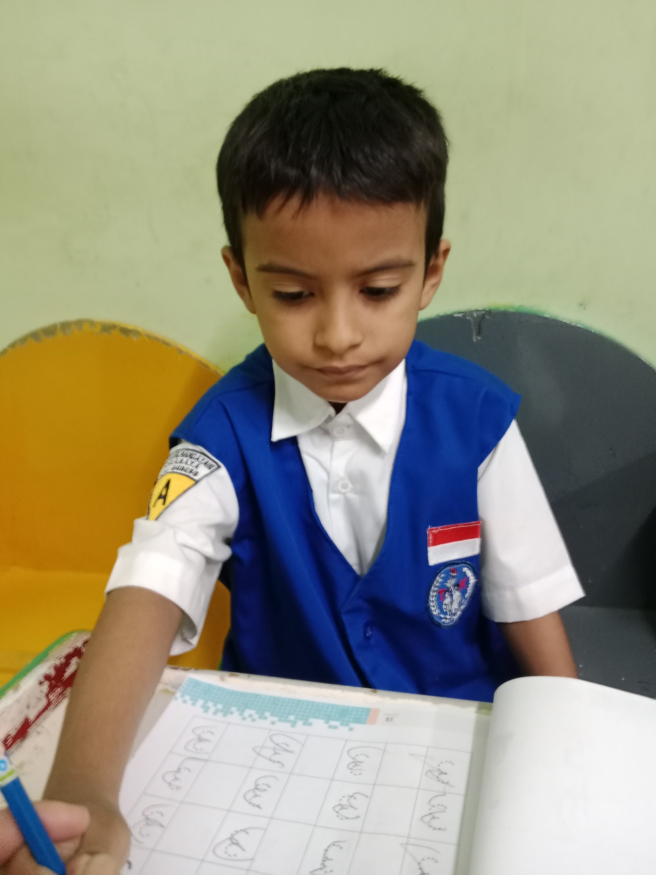 <p>Membantu dan pendampingan anak dlm kegiatan bel...