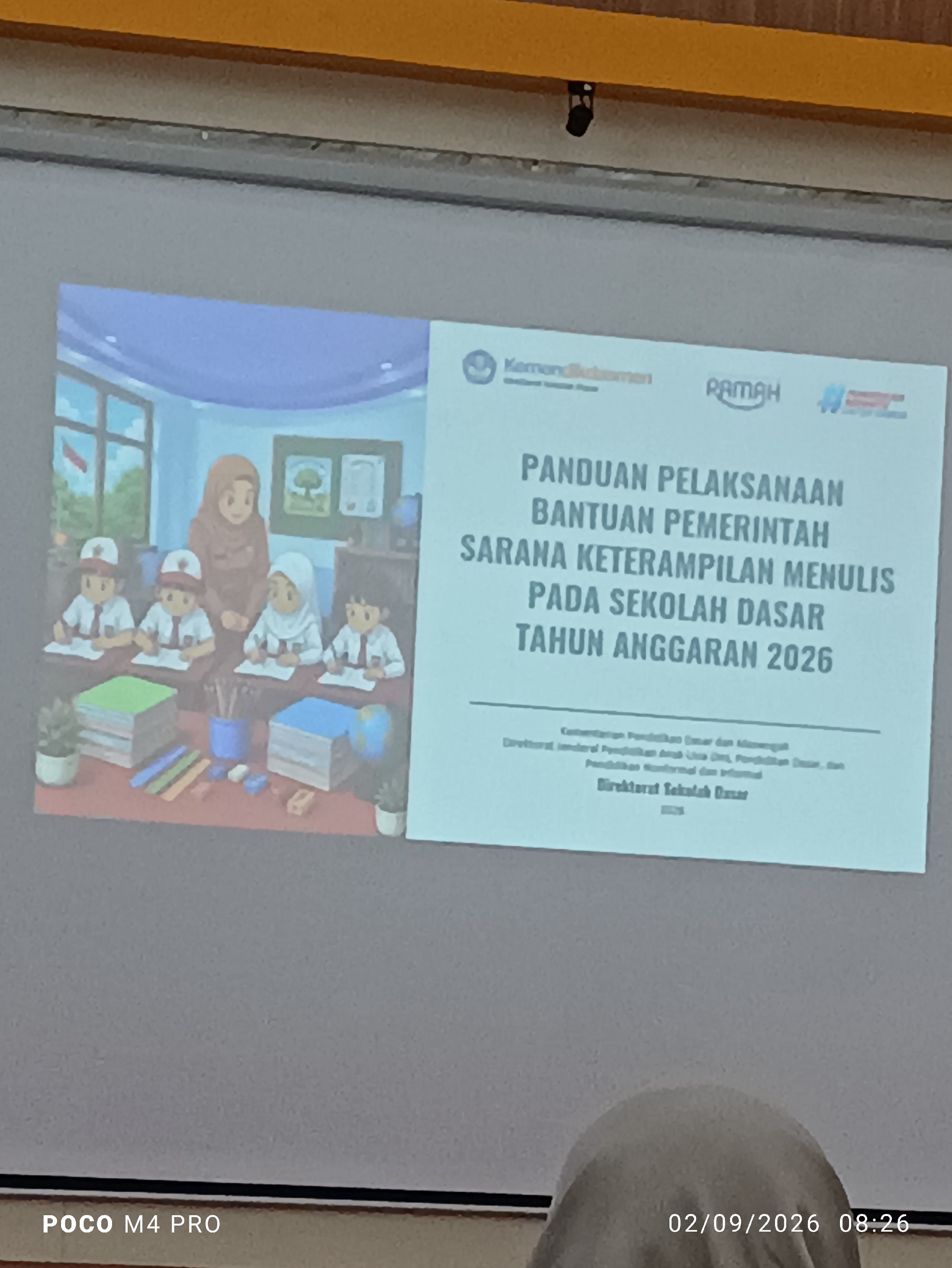 <p>Rapat tentang Bapem bantuan alat tulis yg diber...