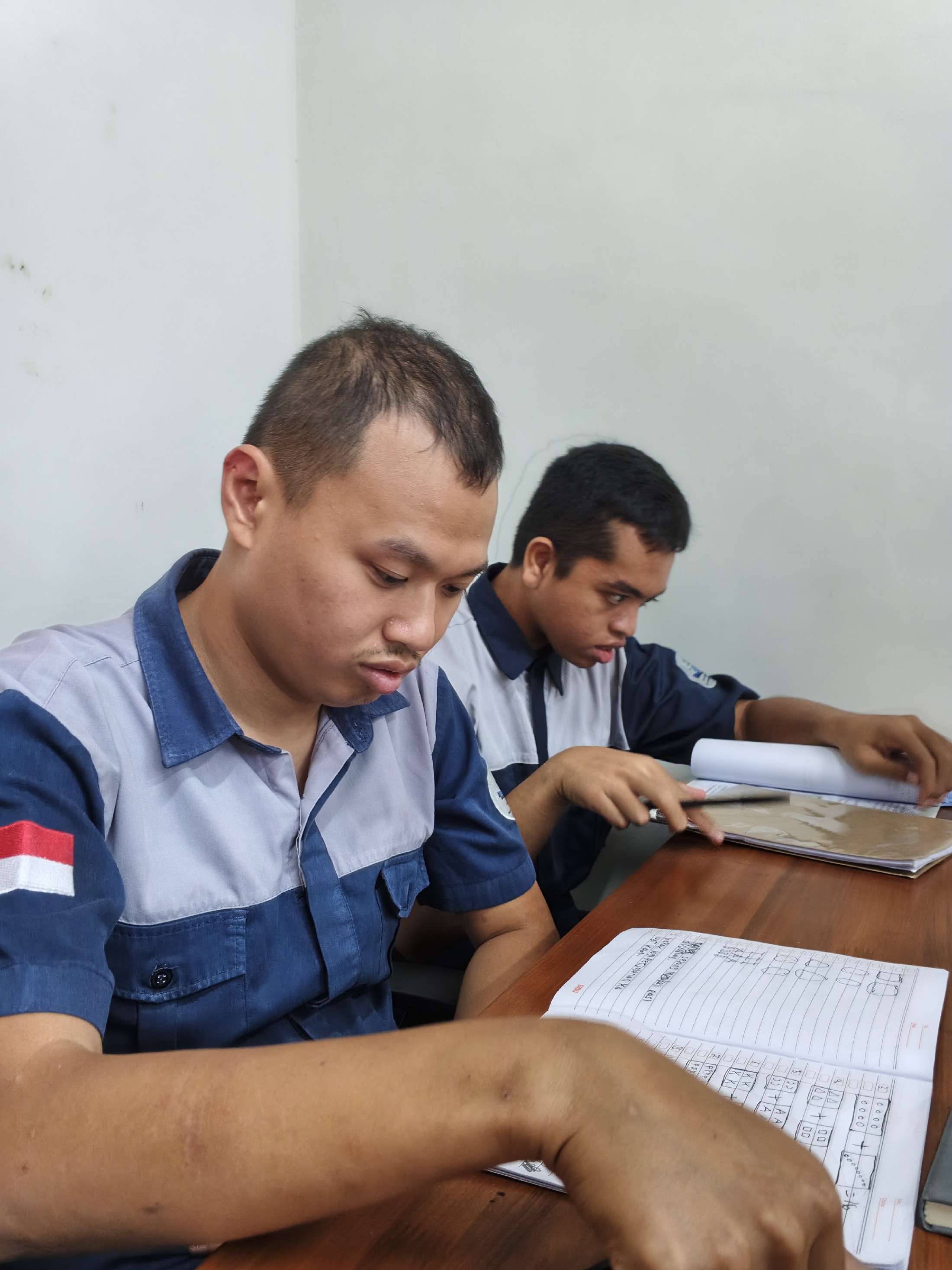 <p>Saya lagi mendampingi Koko chorus dan Riswan Me...