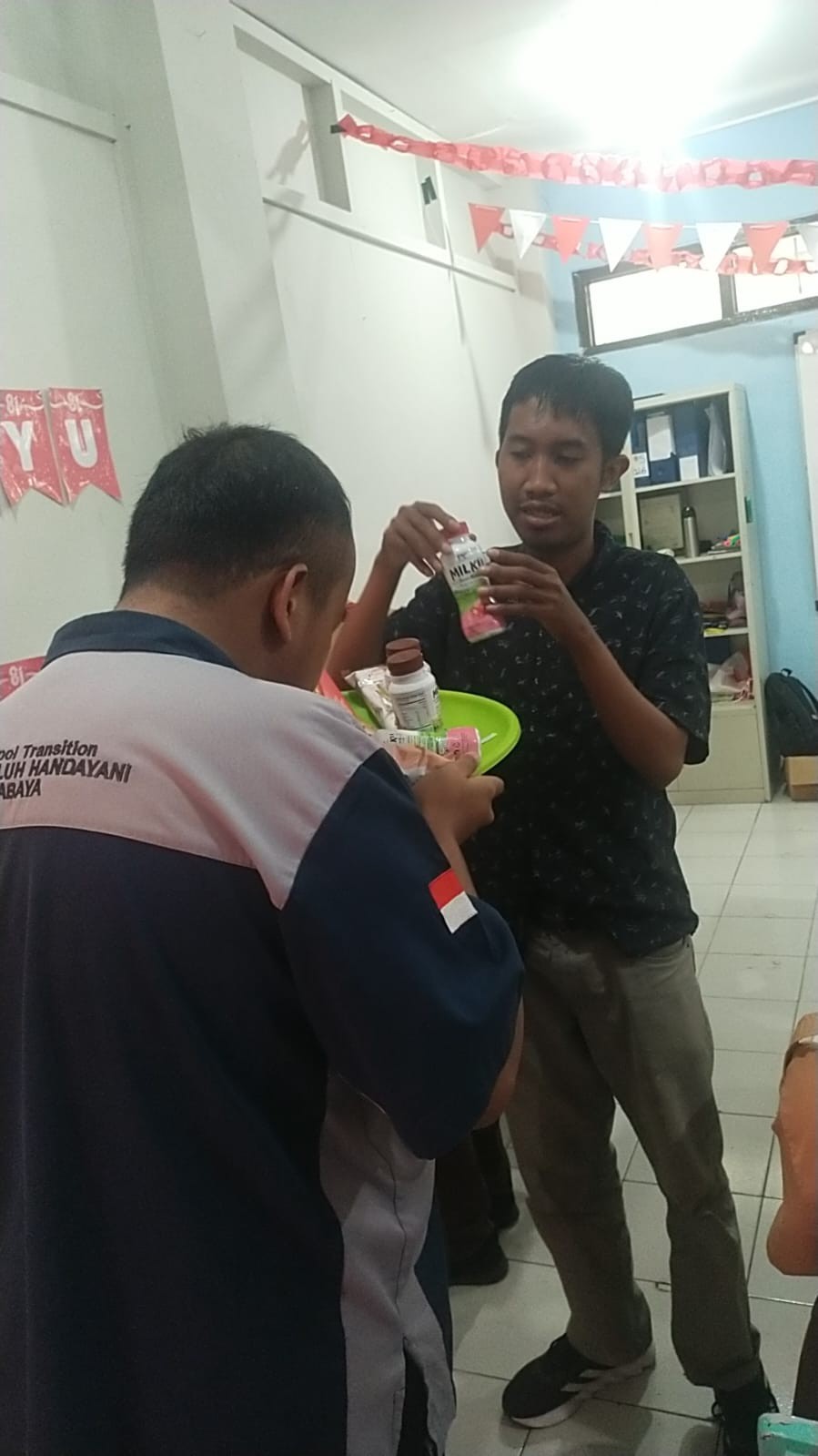 <p>Saya mendimpingi anak-anak praktik jualan PUJB&...