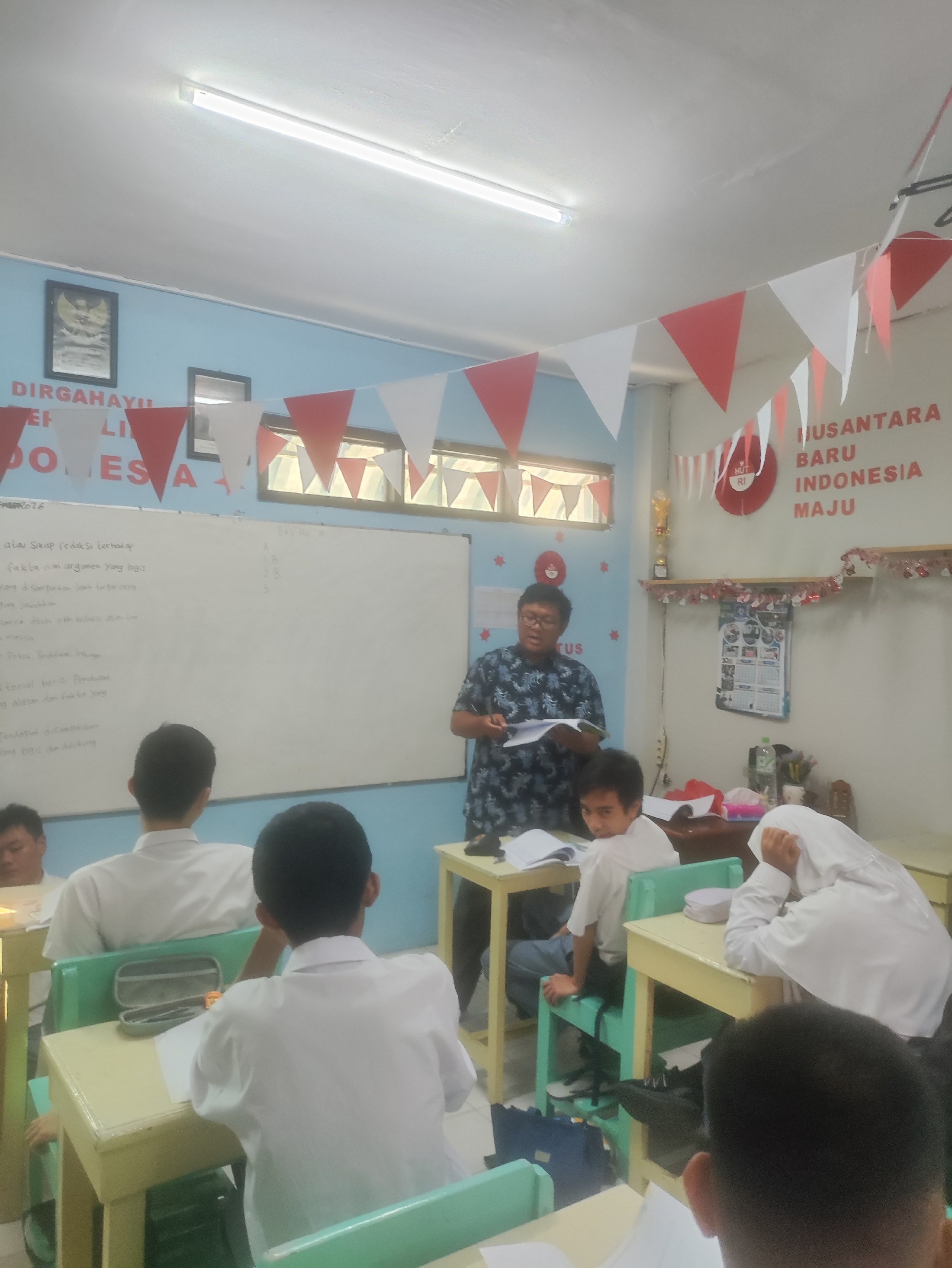<p>Menggantikan pak ulil mengajar bahasa indonesia...