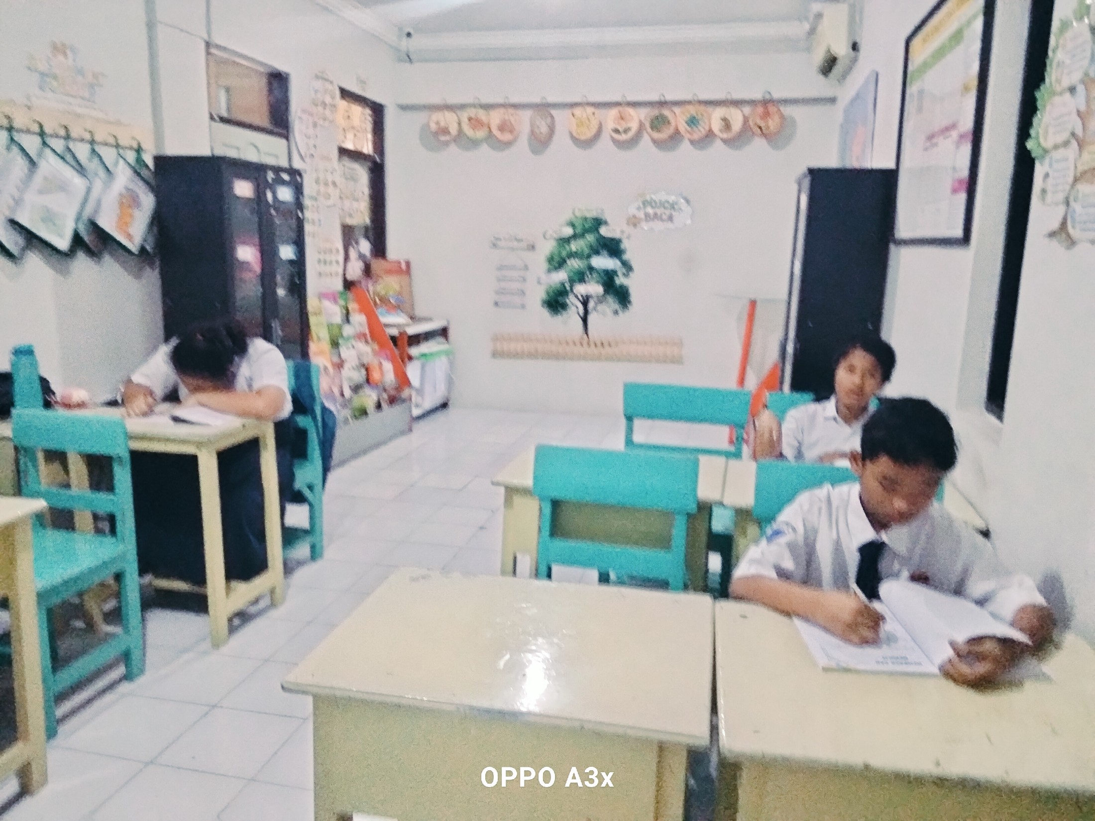 <p>Apel pagi,,, berdoa,,, mendampingi anak-anak sa...