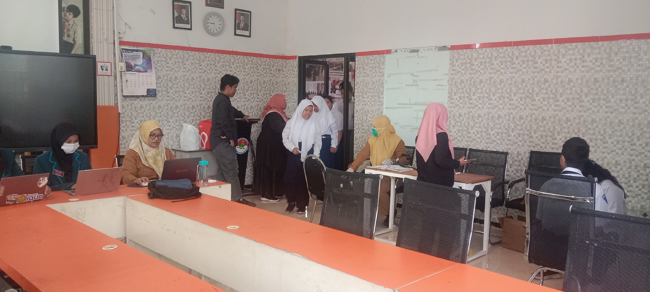 <ol>
<li>Monitoring dan pemantauan kebersihan ling...