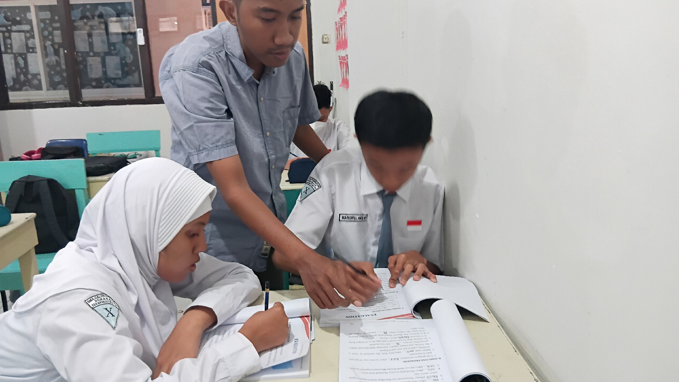<p>Mendampingi siswa siswi kelas 10 dalam kegiatan...