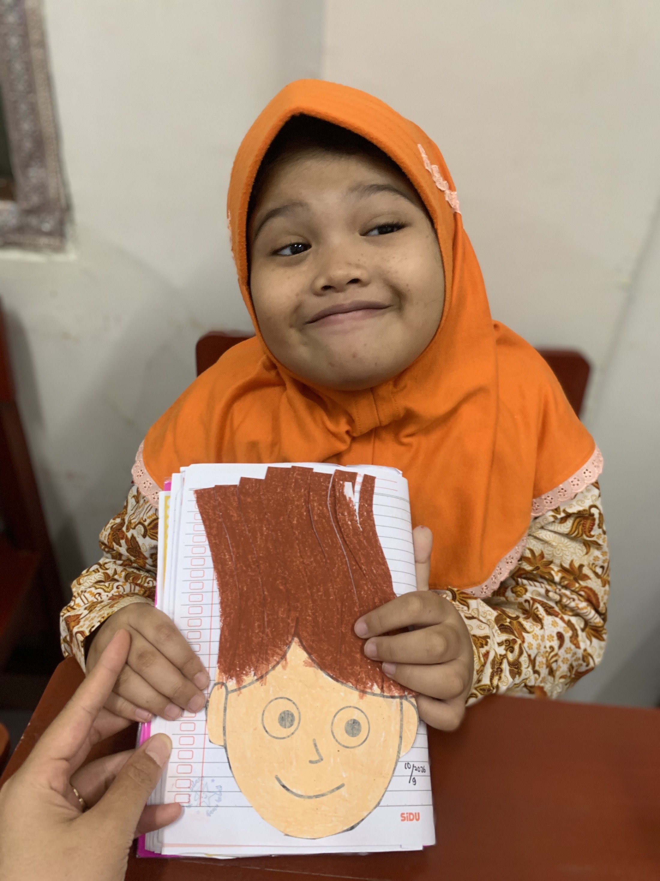 <p data-path-to-node="0">Siswa mengisi warna pada...