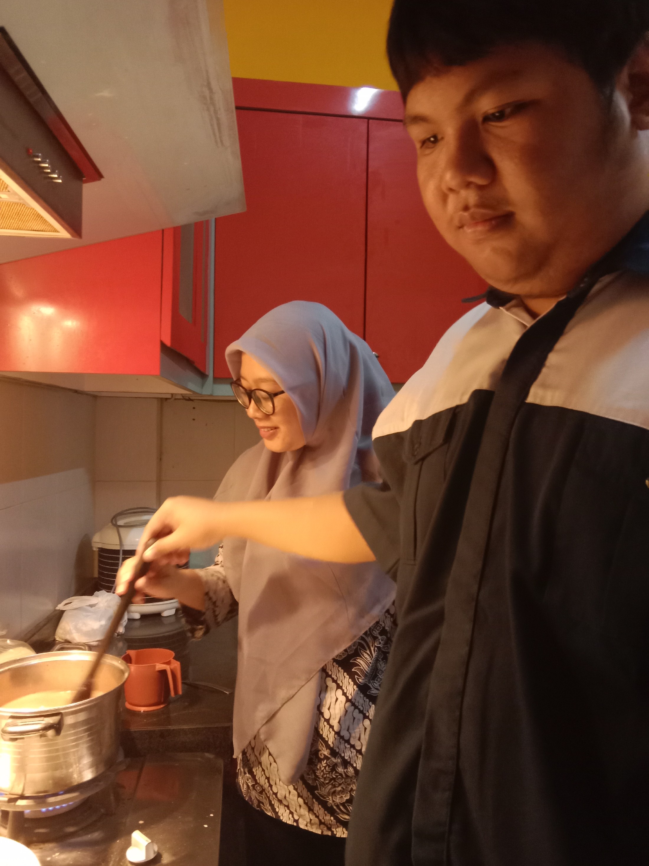 <p>Mendampingi rayhan dan fatah mengerjakan BKS ta...