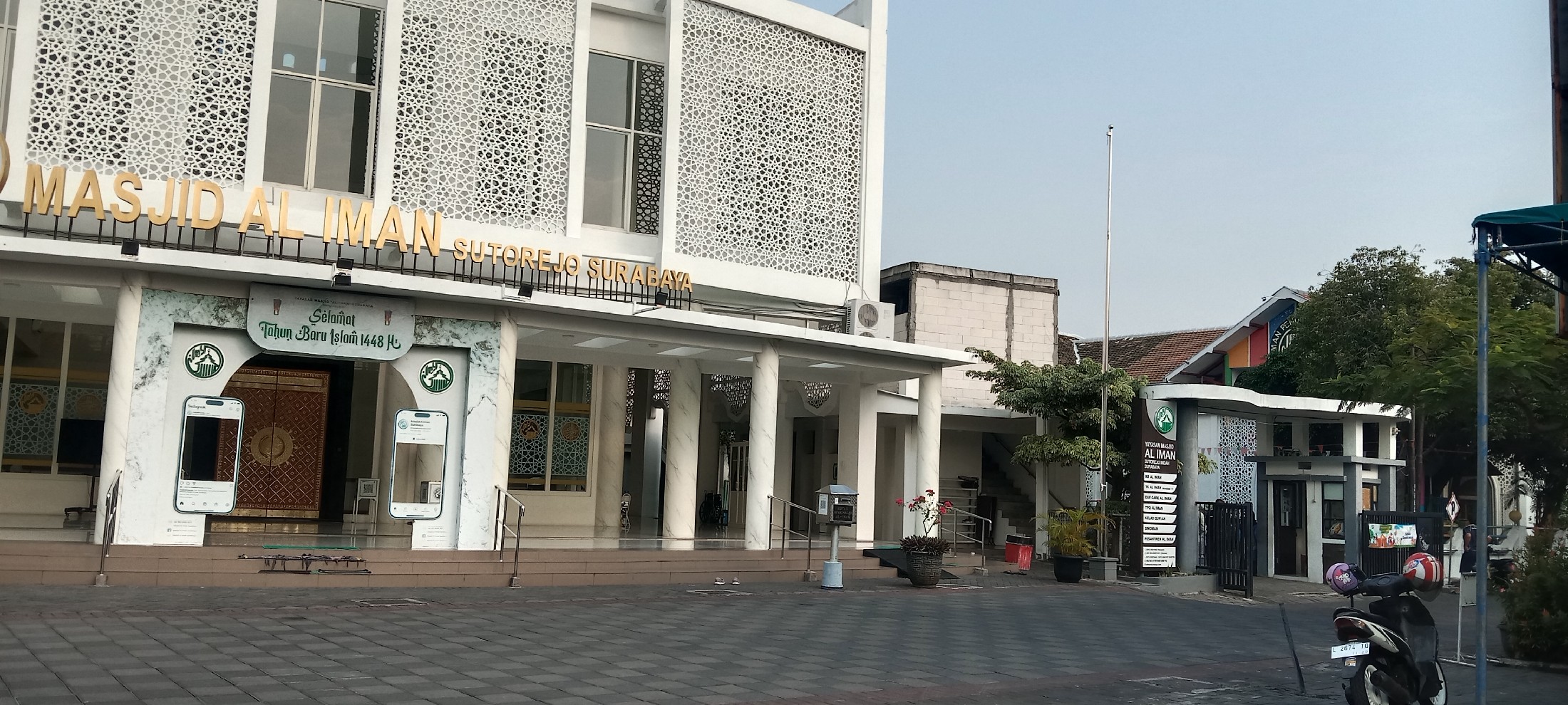<p>Mengantar sekolah di Al Iman</p>