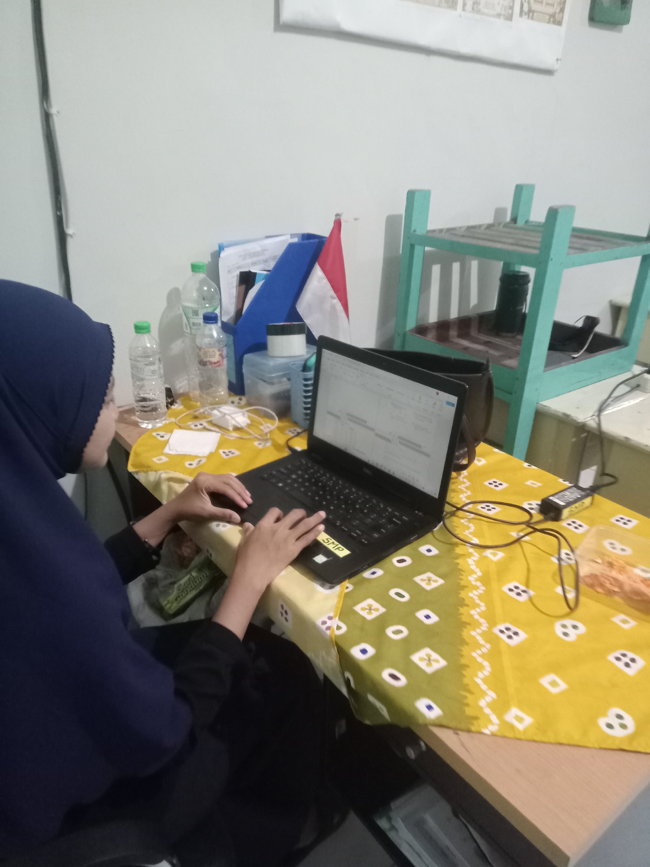 <p>Mengerjakan BKS&nbsp;</p>