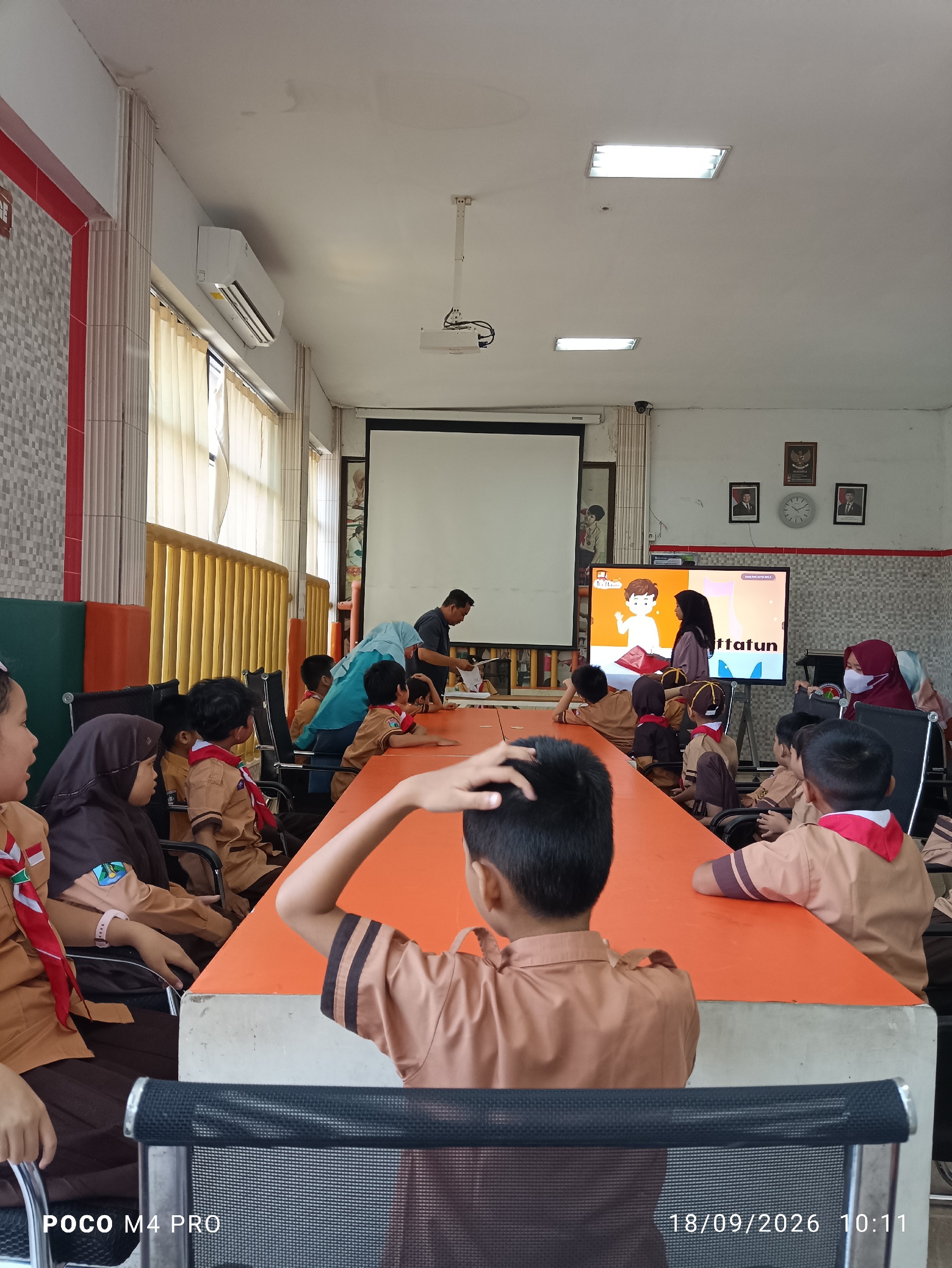 <p>Mengantar dan mendampingi kegiatan kokurikuler...