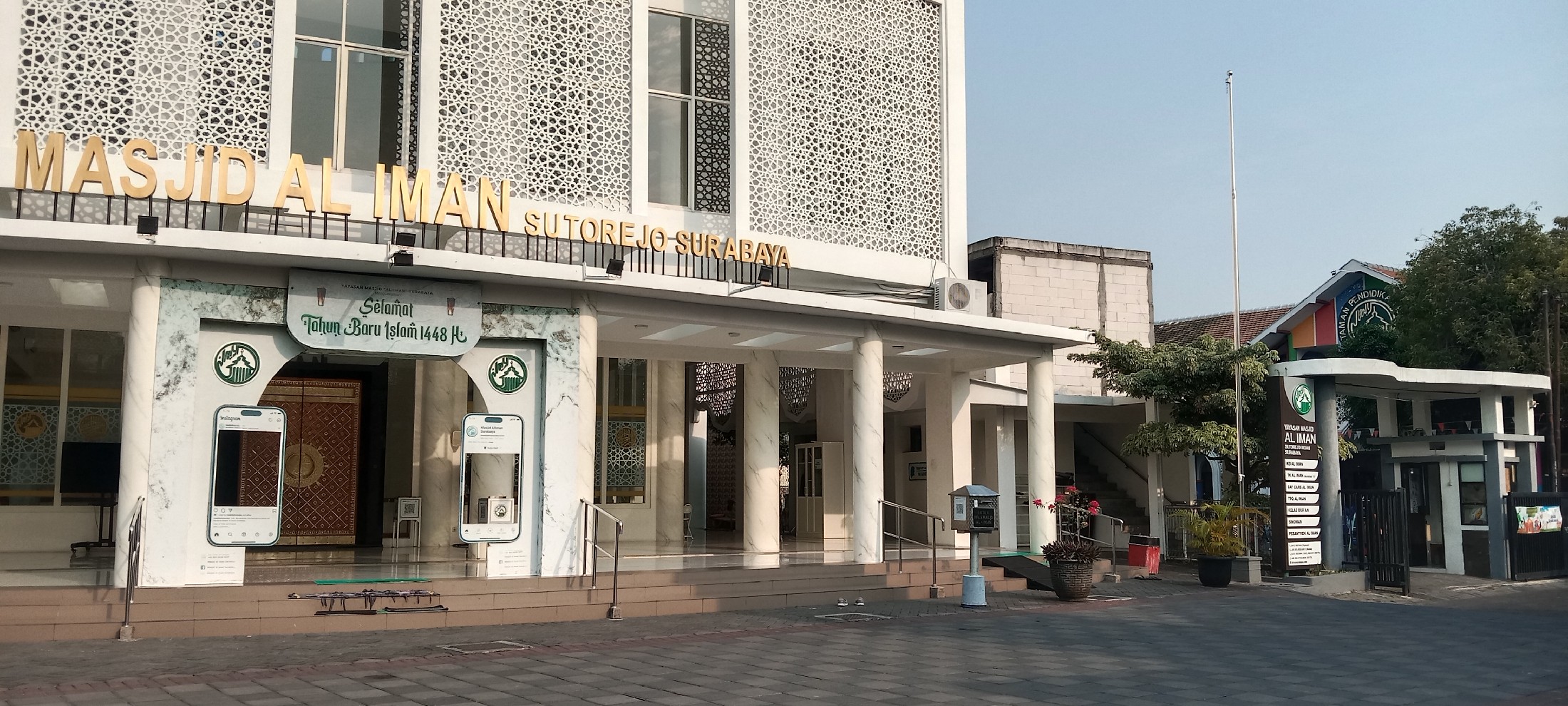 <p>Mengantar sekolah di KB TK AL IMAN</p>