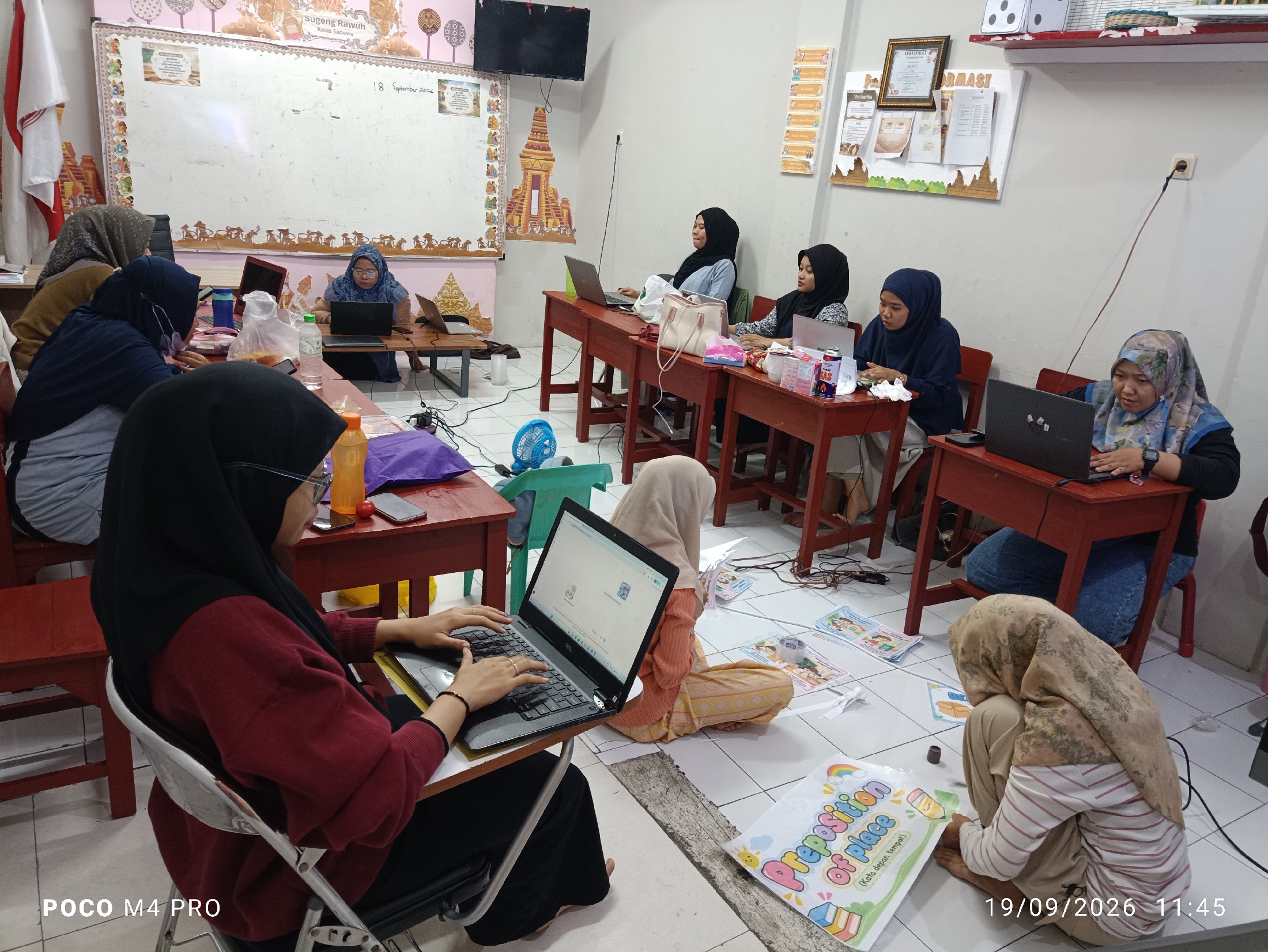 <p>Mendampingi membuat bks</p>