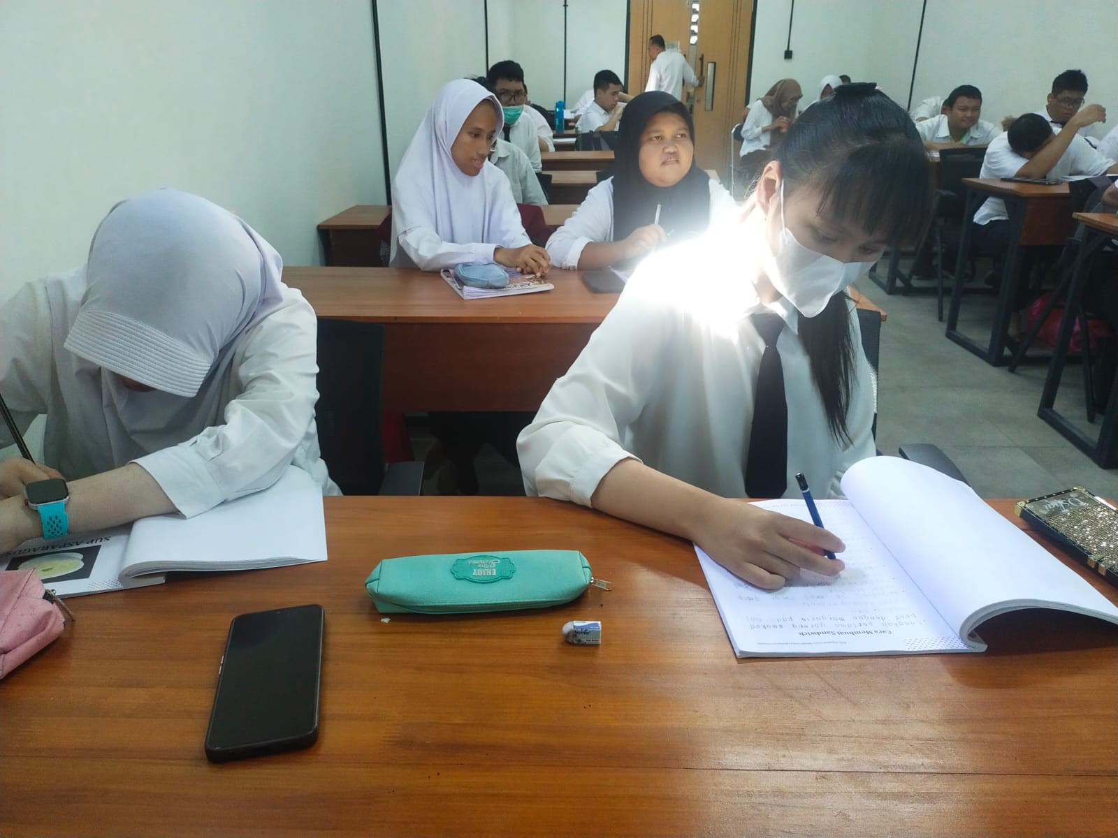 <p>Saya mendimpingi siswa eva, dhanies untuk belaj...