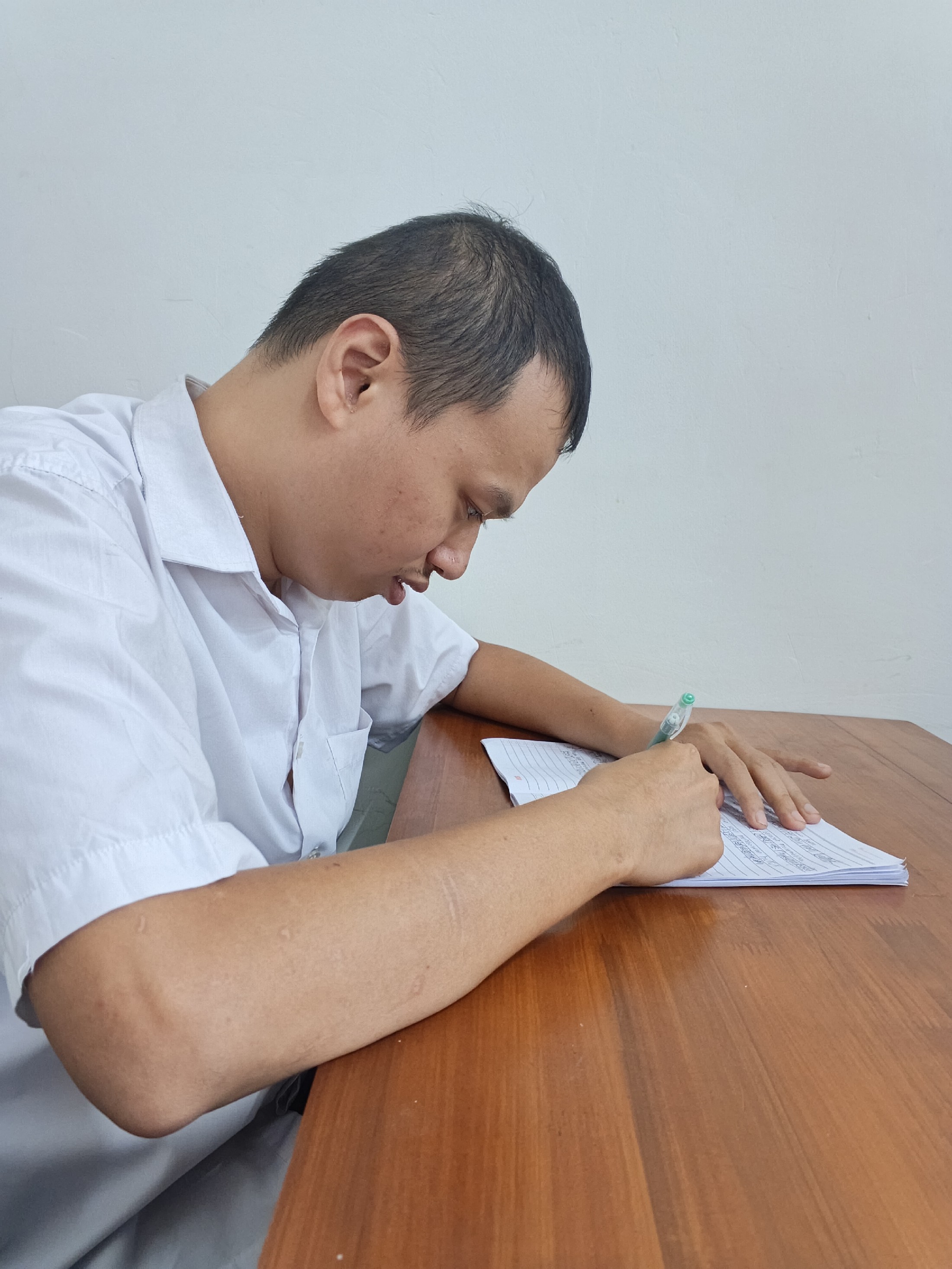<p>Mengajar &amp; Mendampingi Koko chorus.</p>