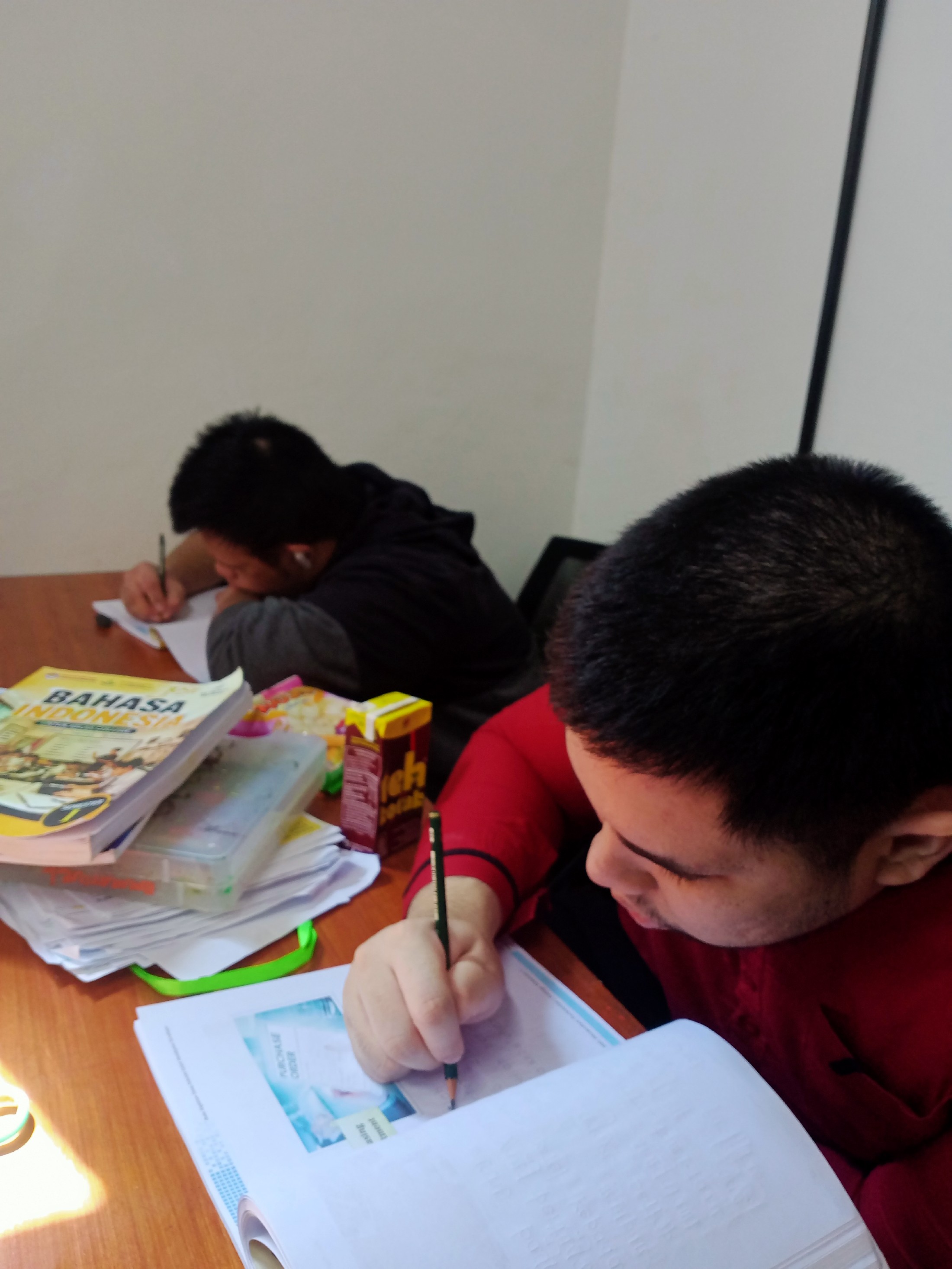 <p>Saya mendimpingi siswa Luqman dan jose mengguna...