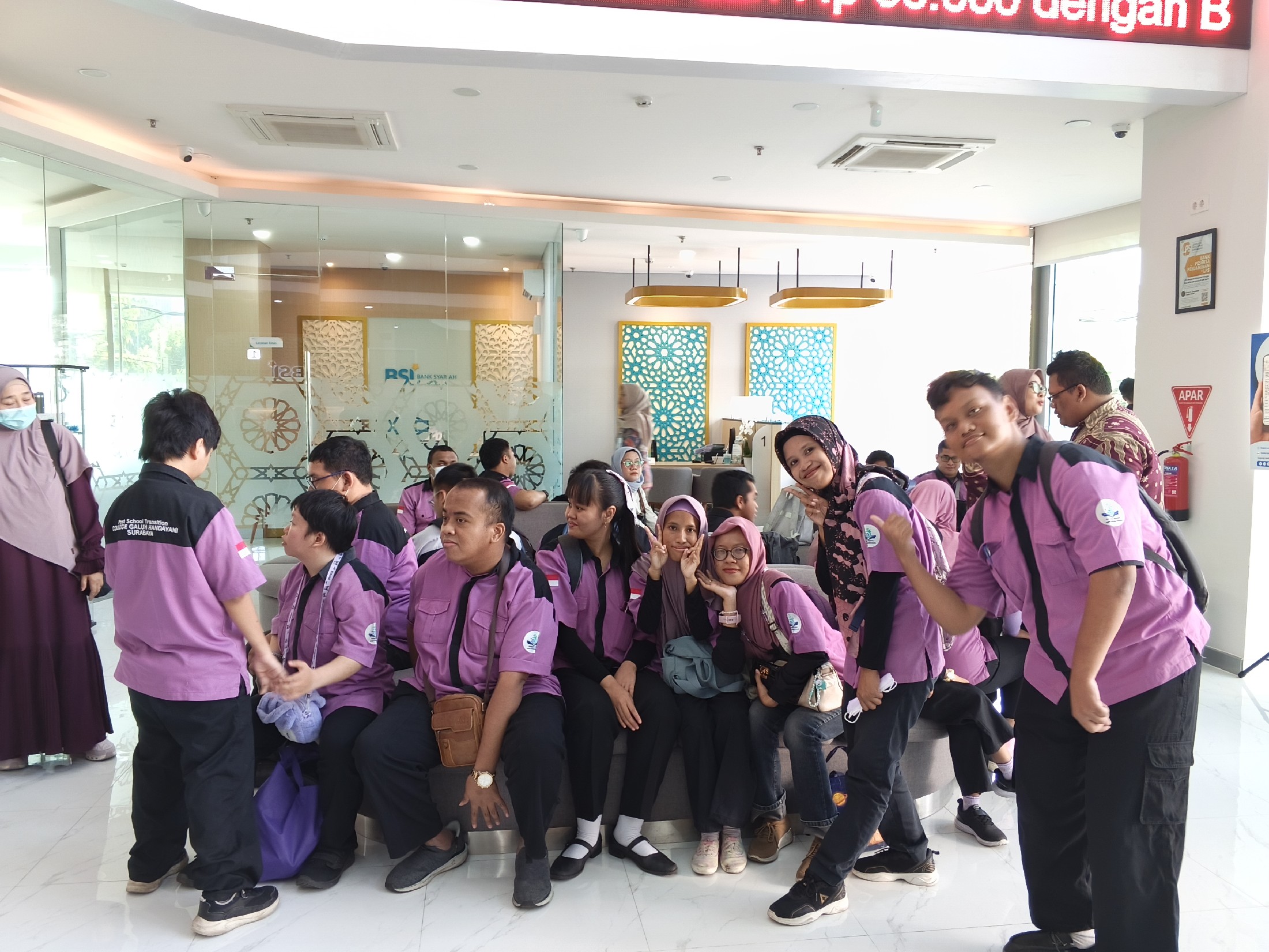 <p>Siswa Siswi College Berkunjung Ke Kantor Pusat...
