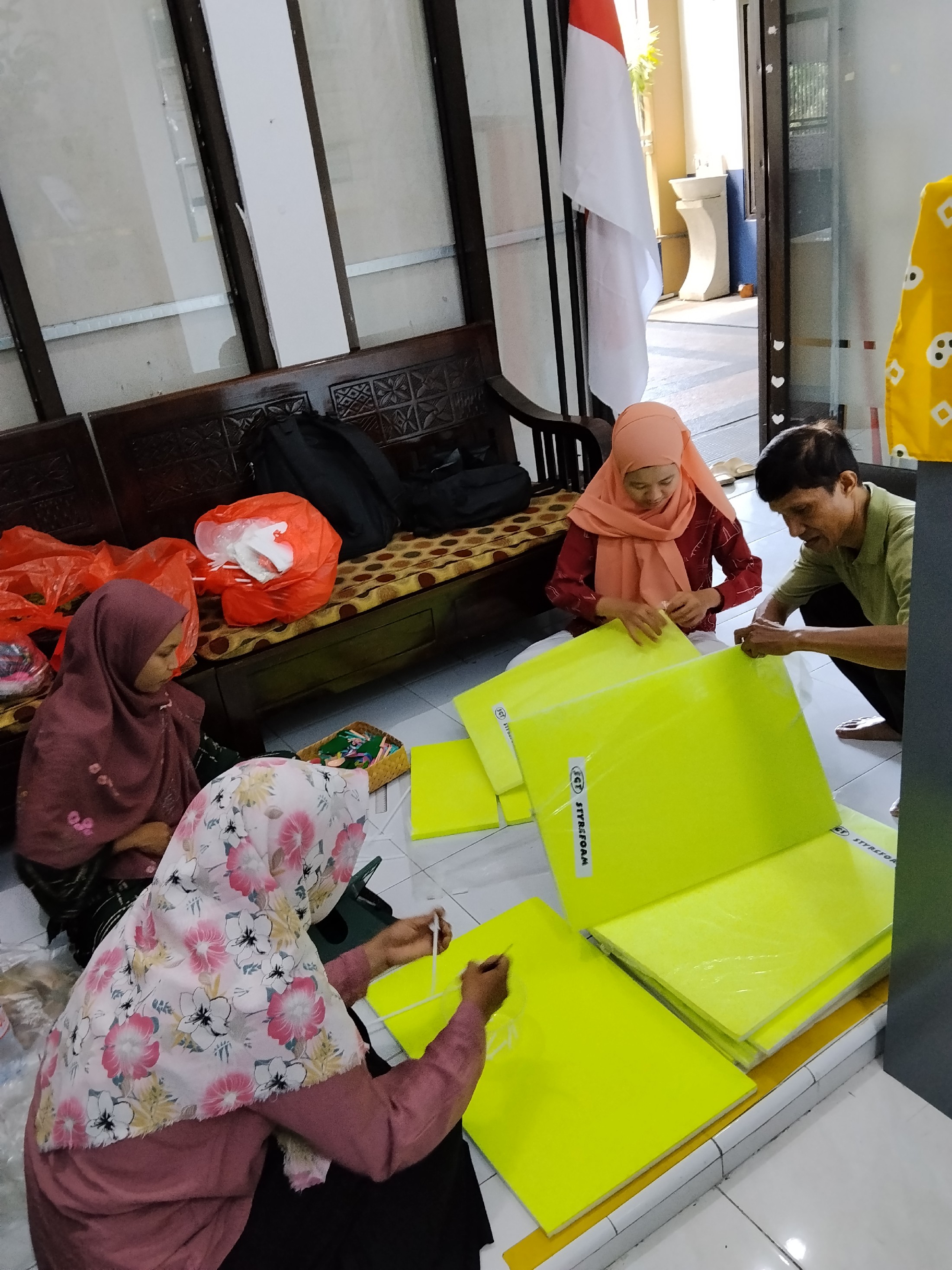 <p>Kegiatan Hari Sabtu :</p>
<p>1 . VC bersama sel...