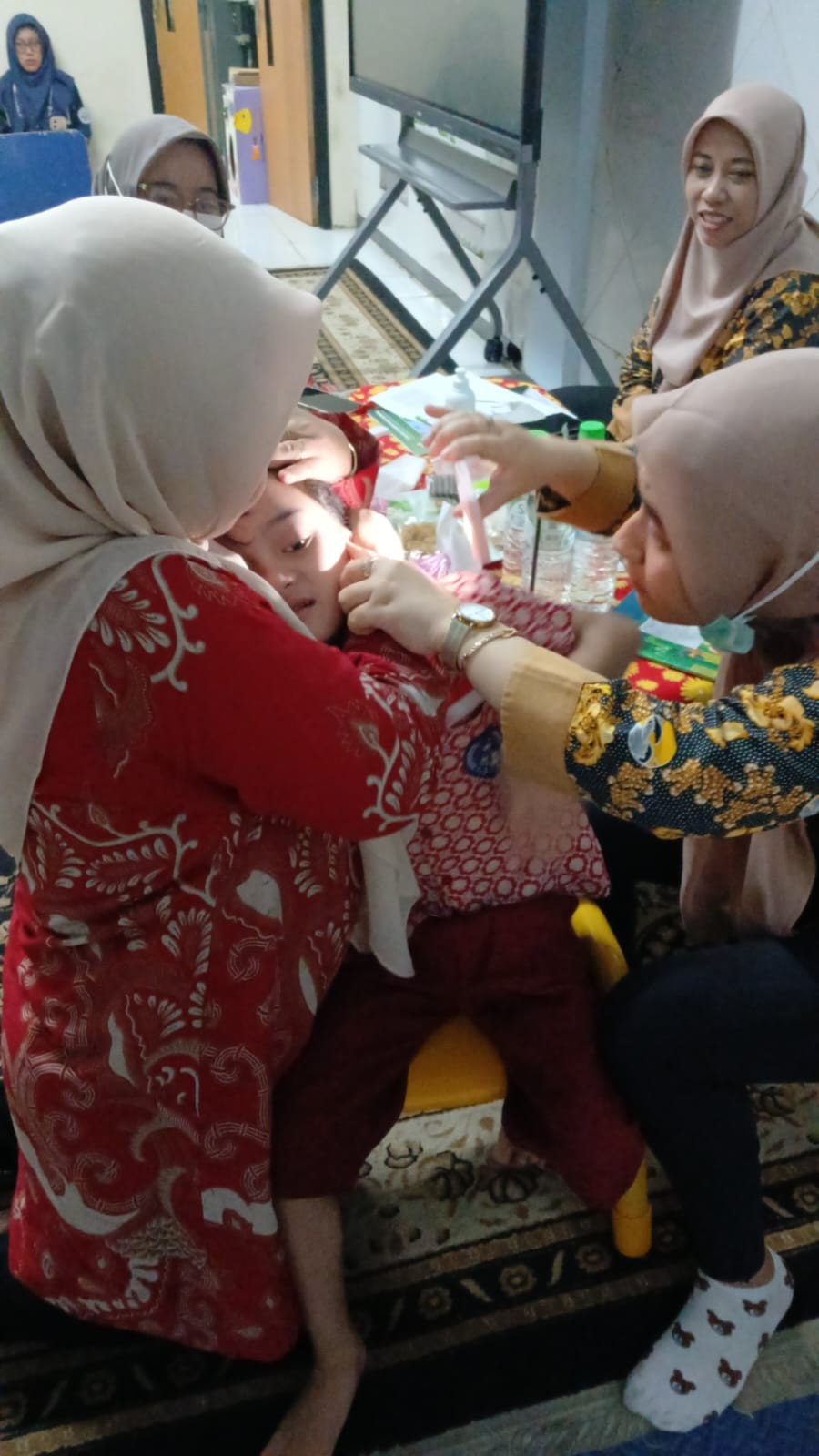 <p>Pendampingan skrining kesehatan telibga, gigi d...