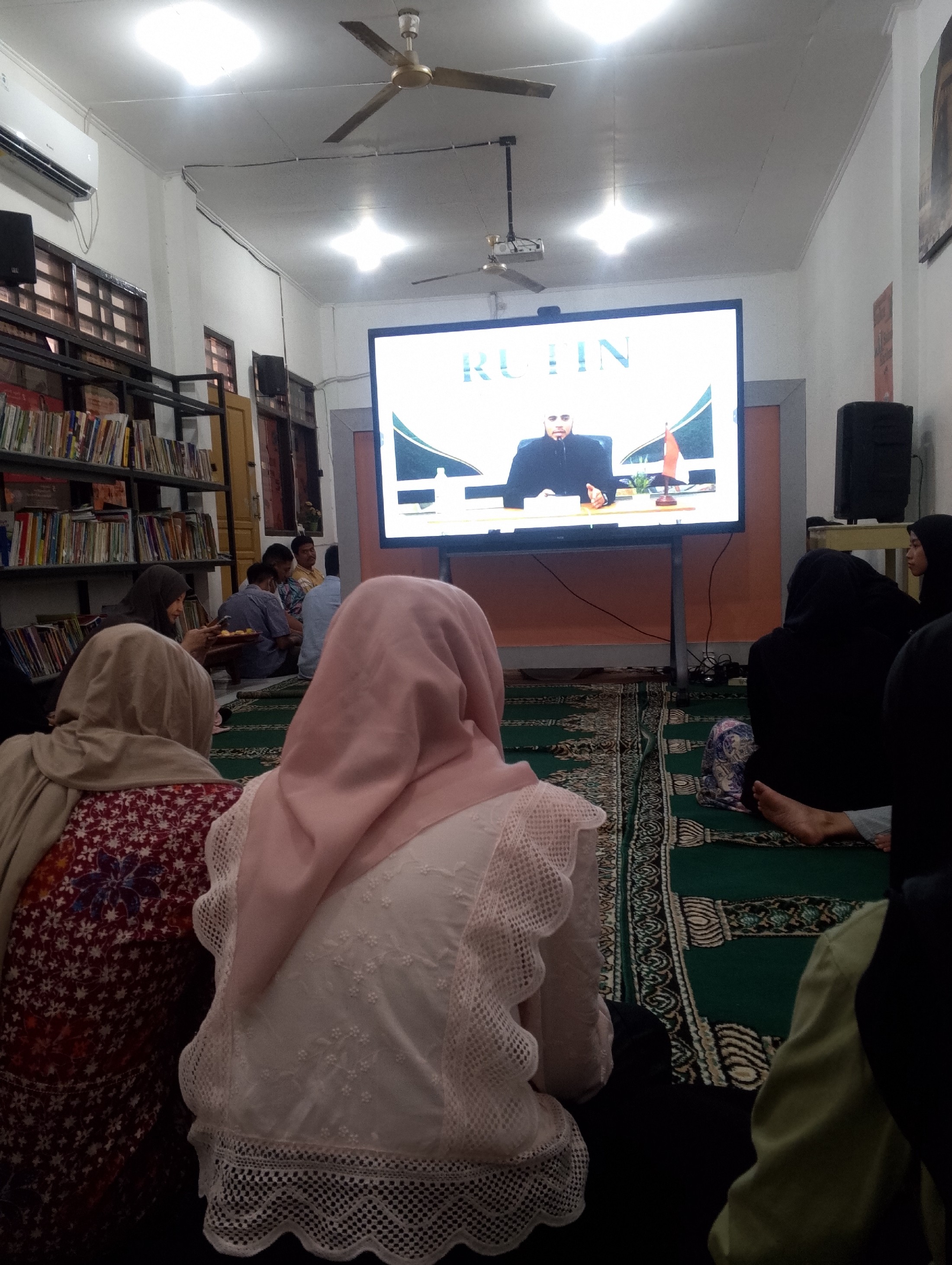 <p>Kajian rutin Sekolah Galuh Handayani</p>