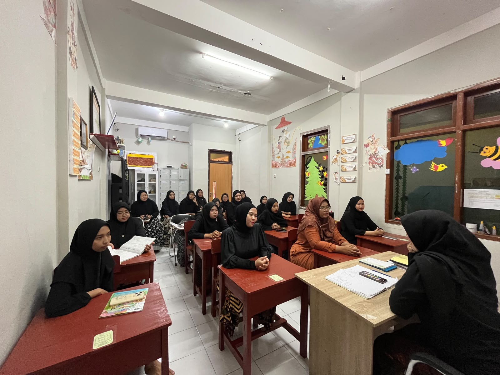 <p>Briving tentang tata tertip piket,ghias,KBM,STS...