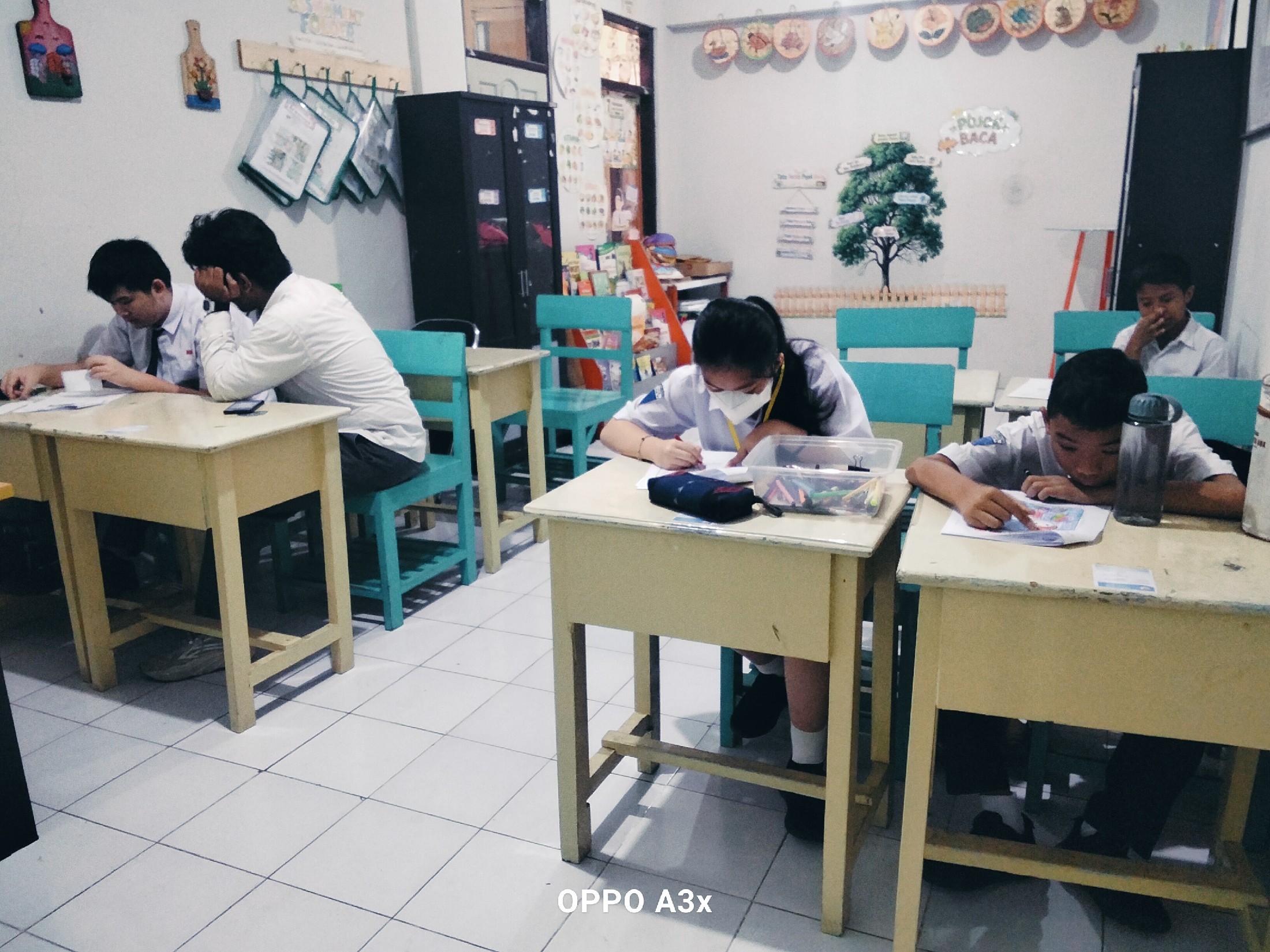 <p>Apel pagi,,,, berdoa,,, mendampingi anak-anak s...