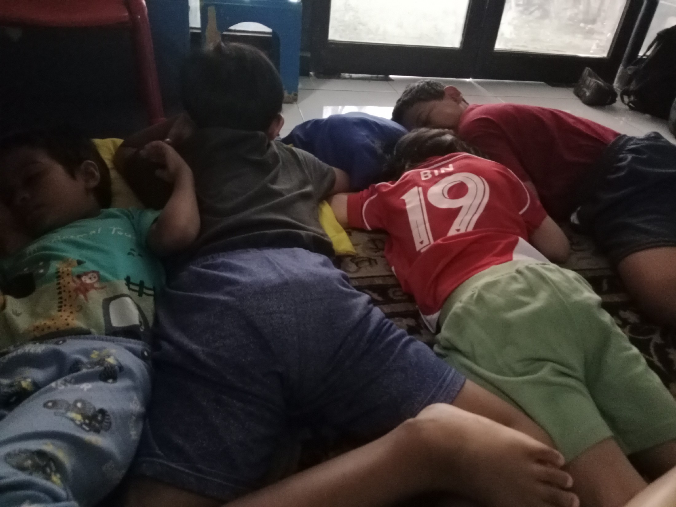 <p>Melanjutkan kegiatan tpa makan sendiri dan fisi...