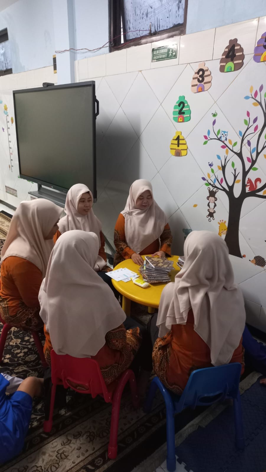 <p>Breafing rutin lembaga TK</p>