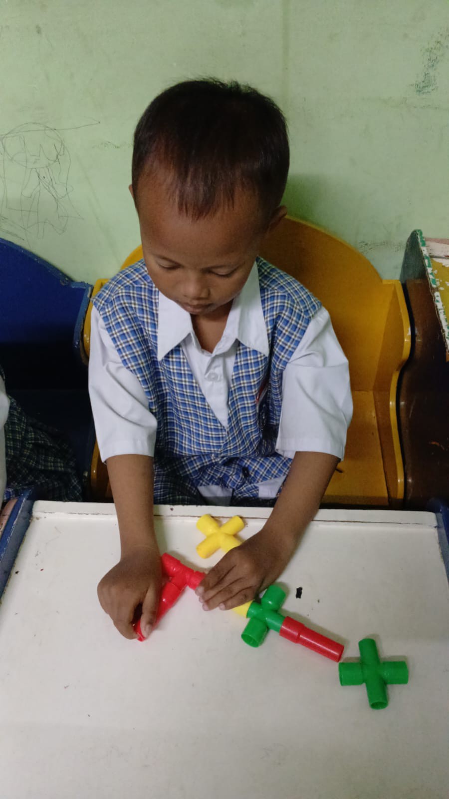 <p>Kegiatan bermain lego</p>