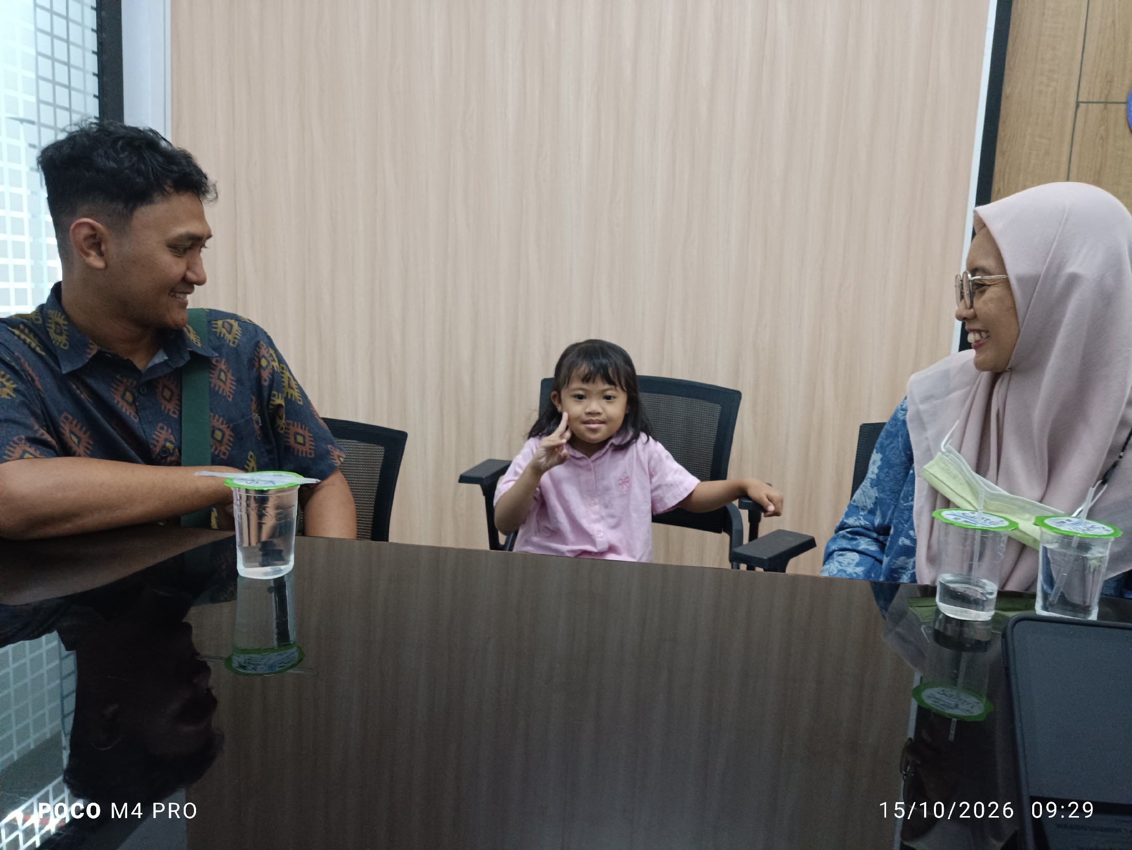 <p>Menerima tamu SPMB dijelaskan tentang kurikulum...