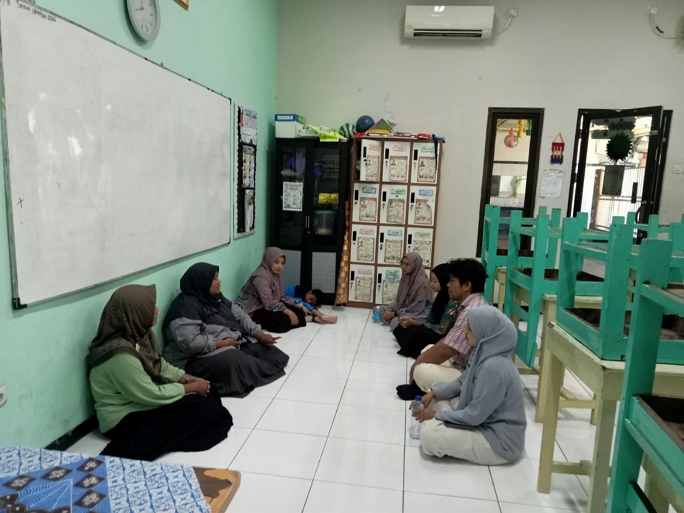 <p>Briefing SMP bersama ibu Kepala Sekolah</p>