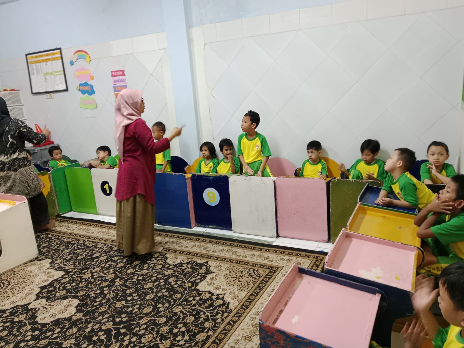 <p>08.00-08.30 berdoa, membaca Pancasila dan berny...
