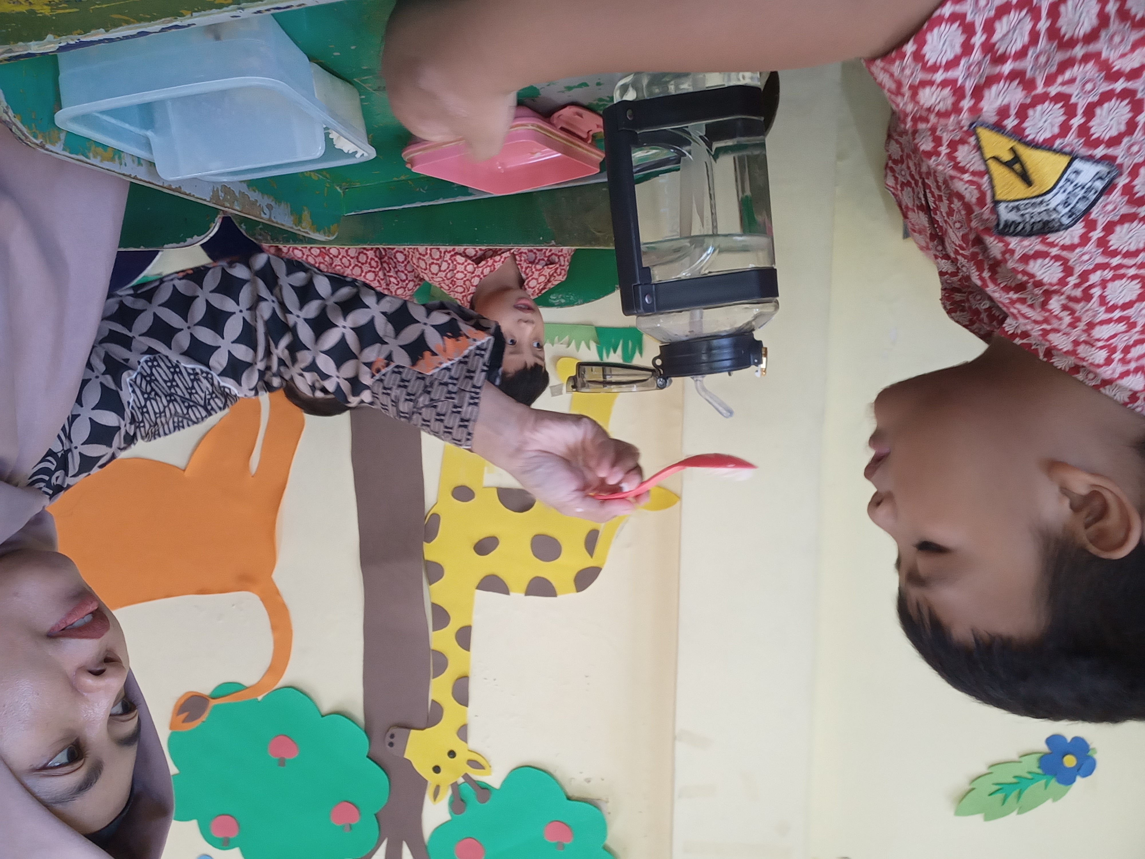 Makan bekal dan toilet training