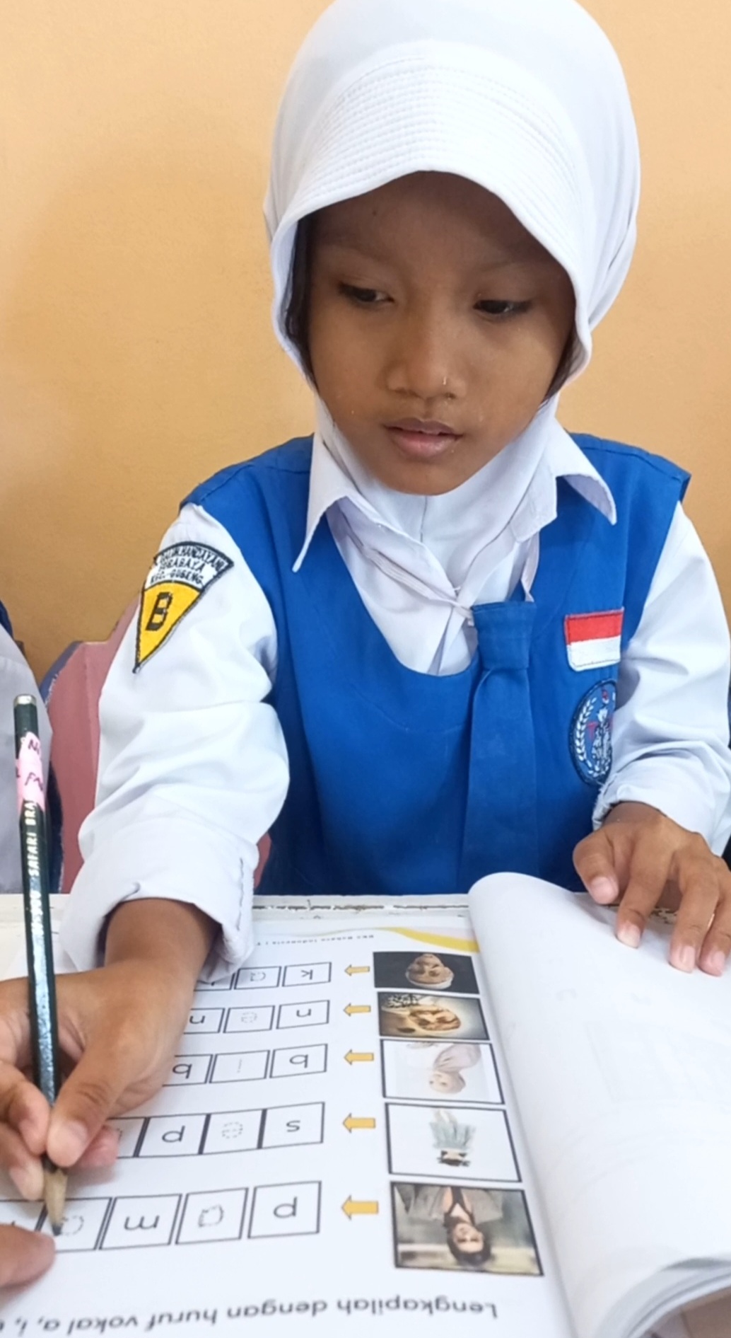 Mengerjakan bks bahasa