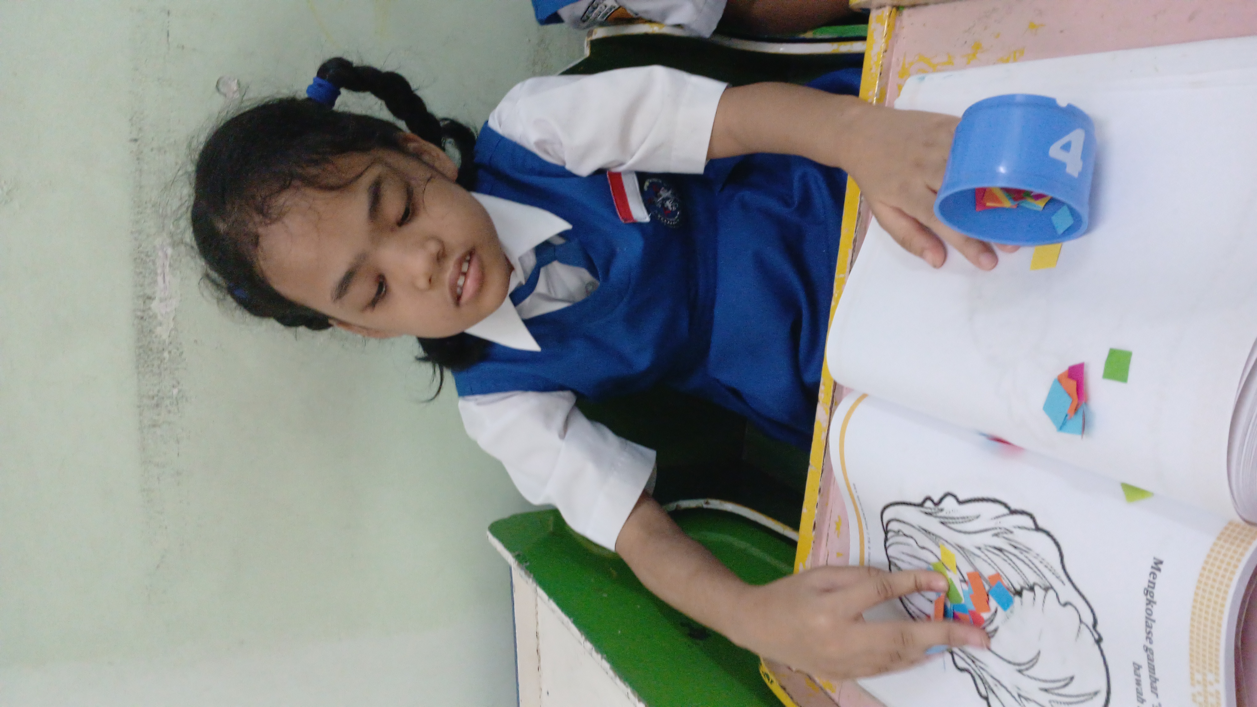 Mengkolase dengan kertas lipat