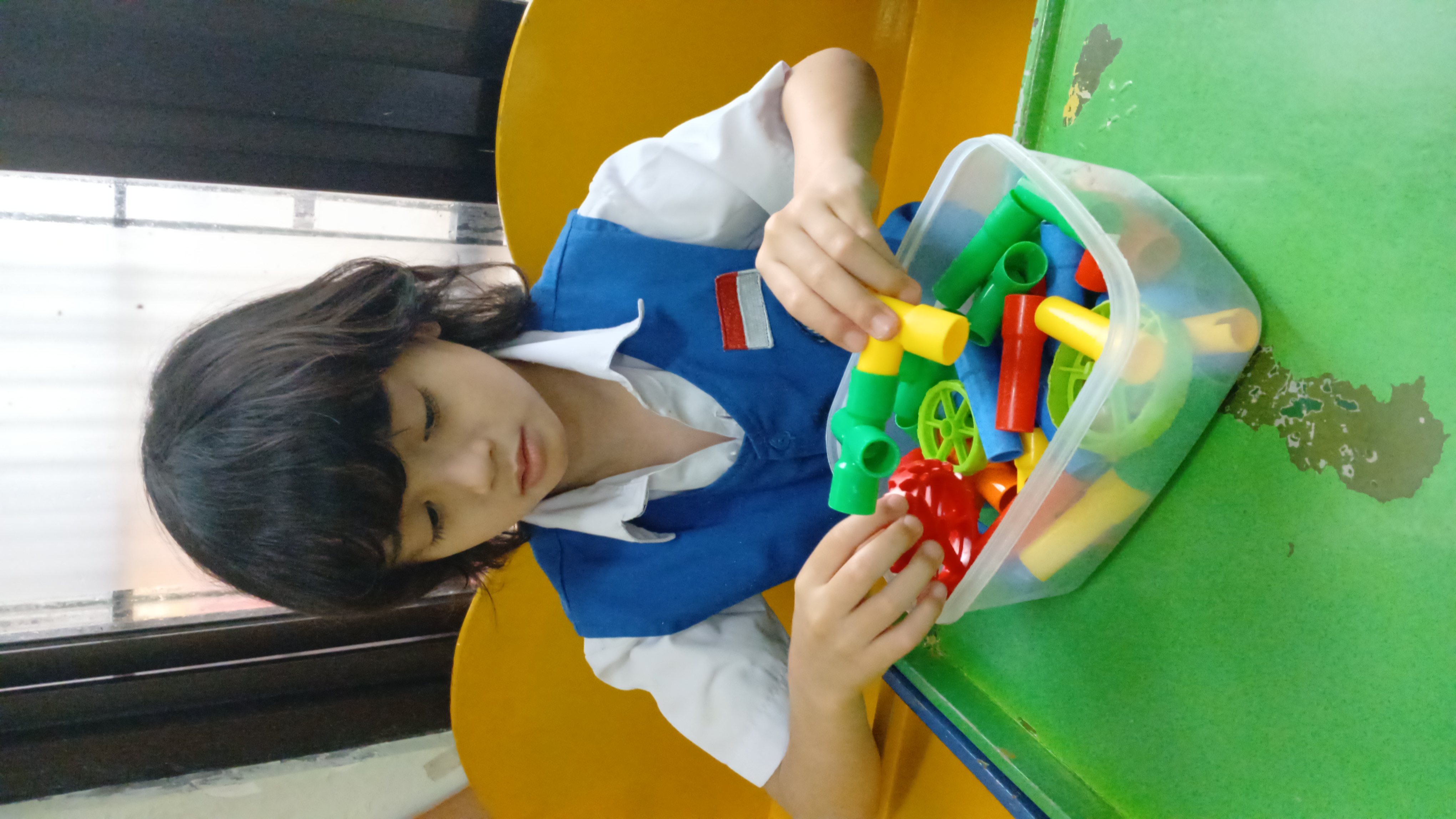 Bermain pipa lego