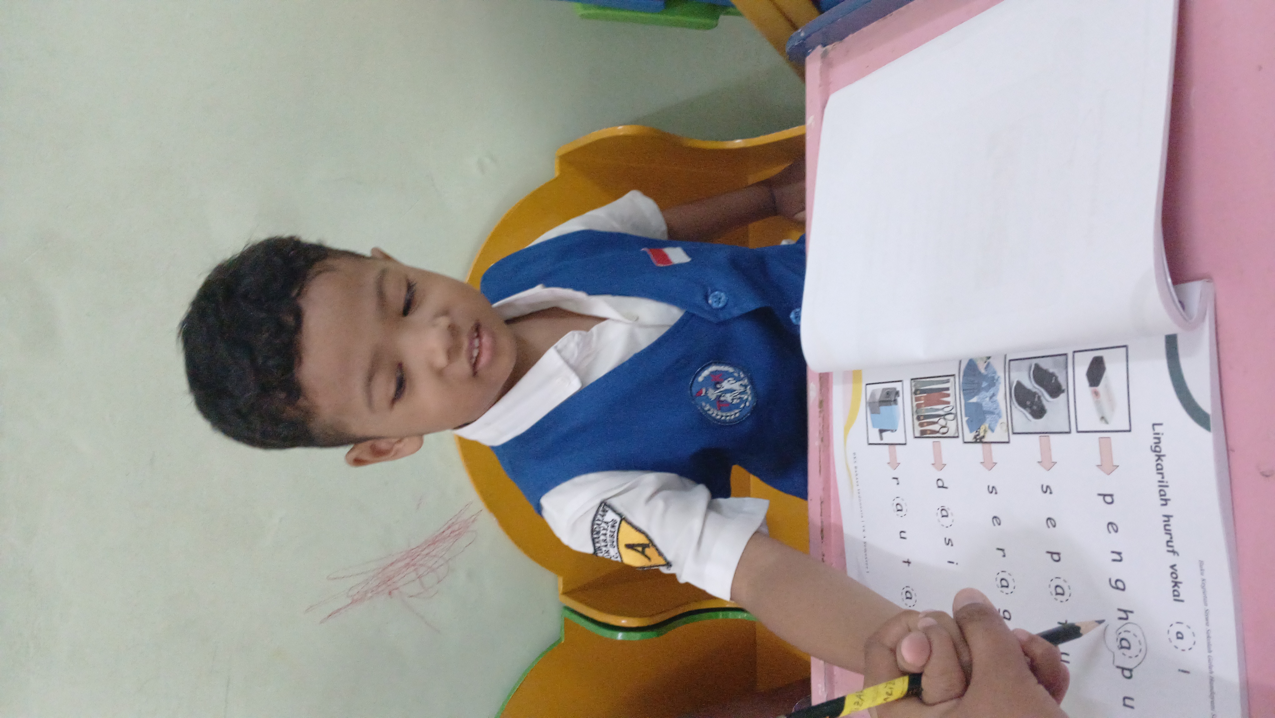 Mengerjakan bks bahasa
