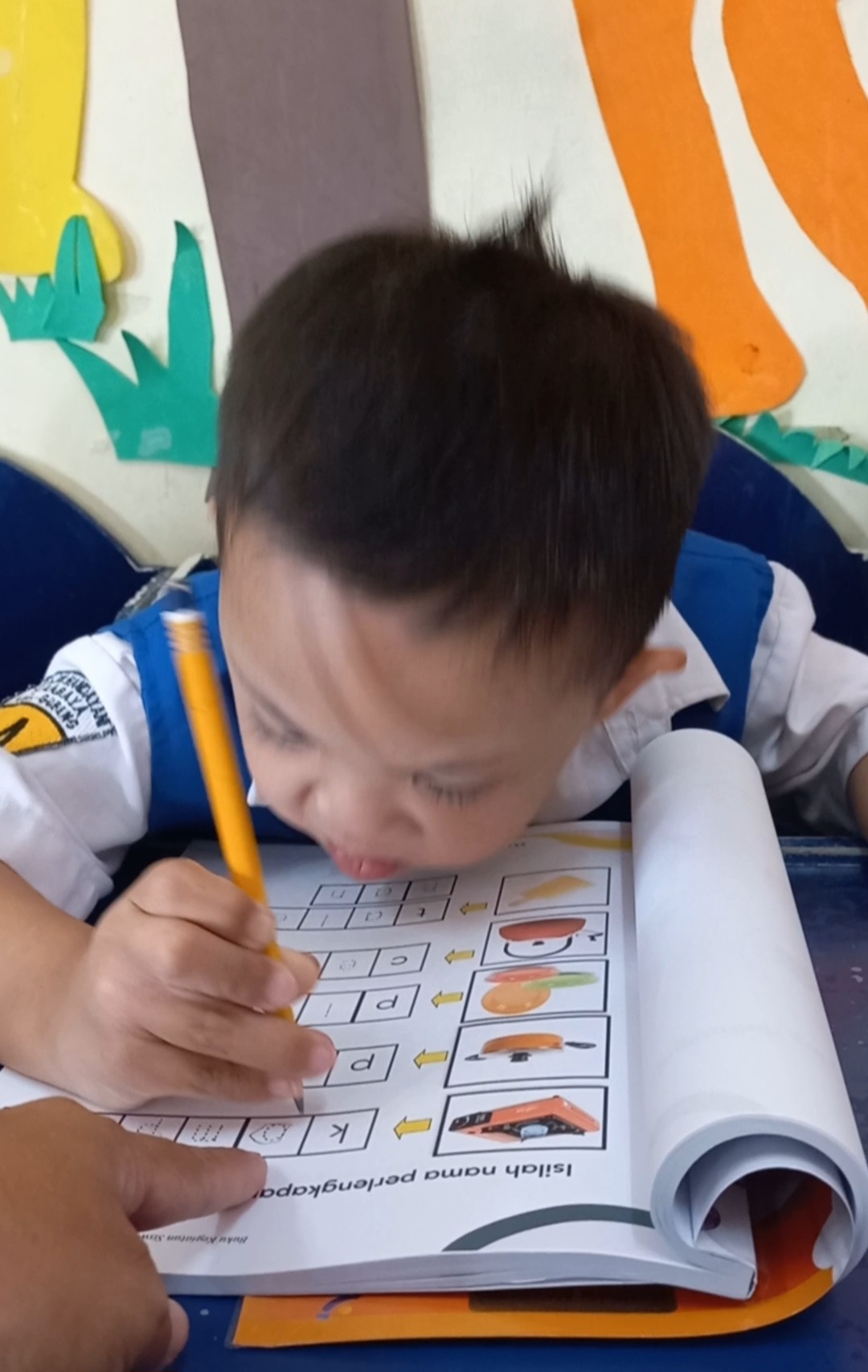 Mengerjakan bks bahasa
